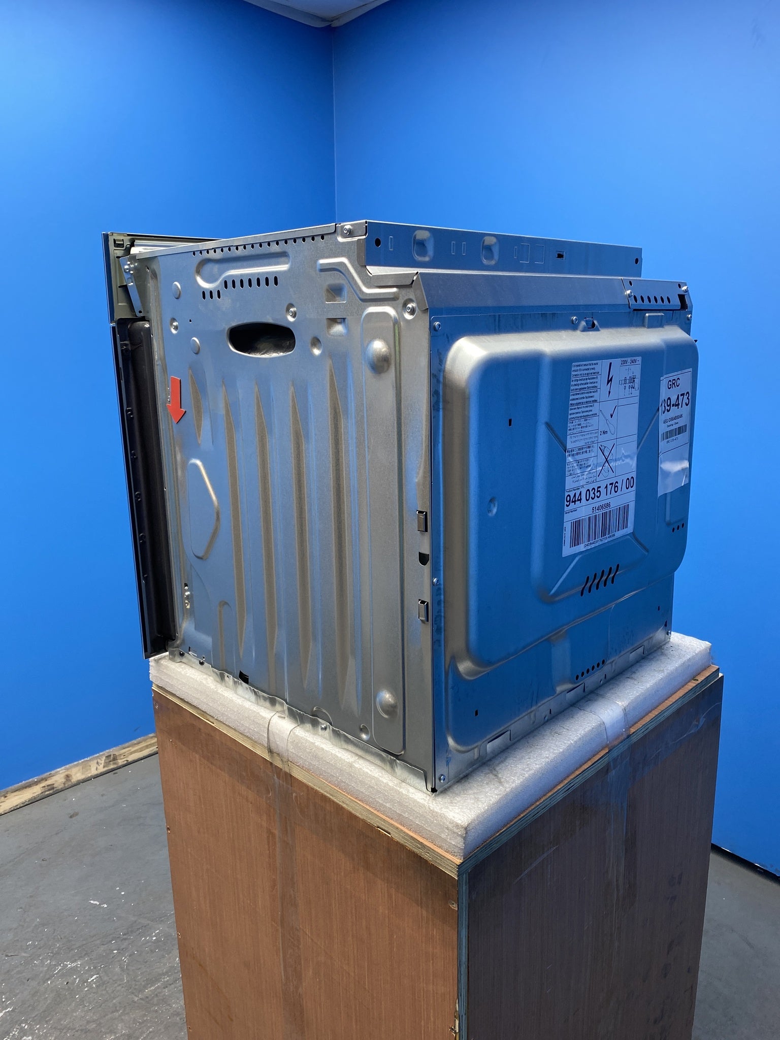 AEG 6000 SenseCook OS6AB50AK Built-In 71 Litre Single Oven