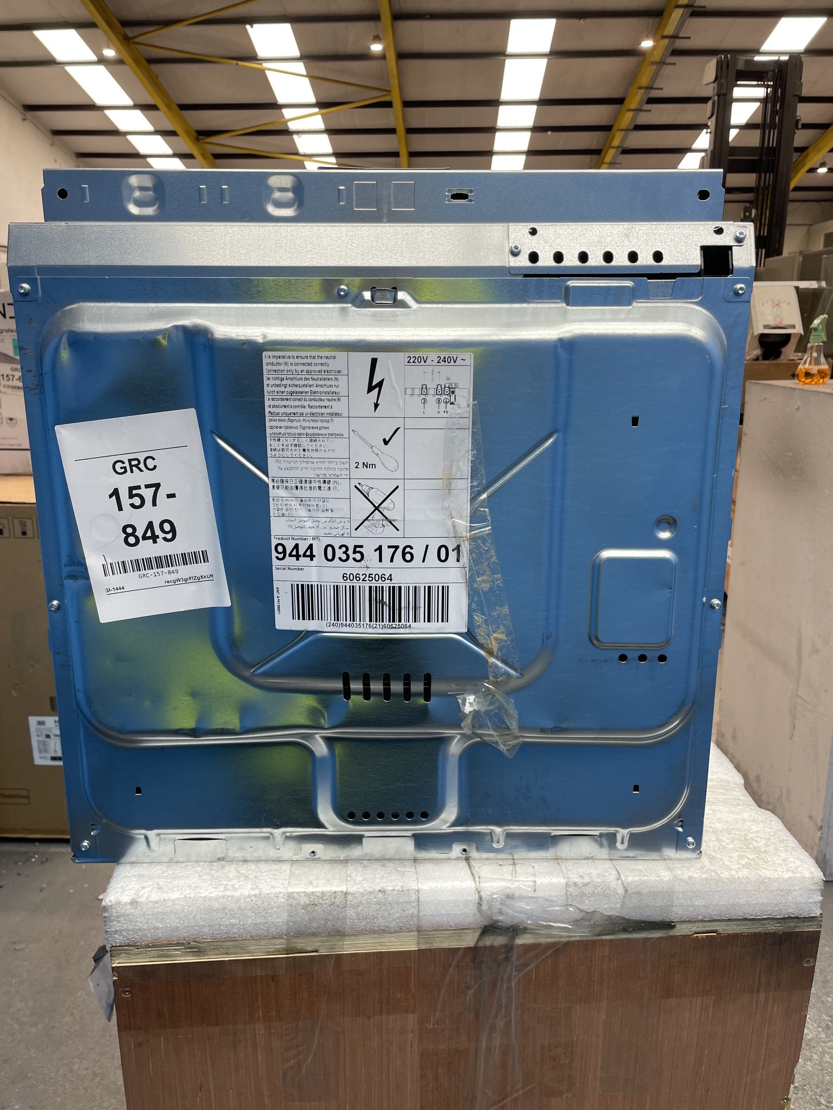 #GRC-157-849 - AEG 6000 SenseCook OS6AB50AK Built-In 71 Litre Single Oven