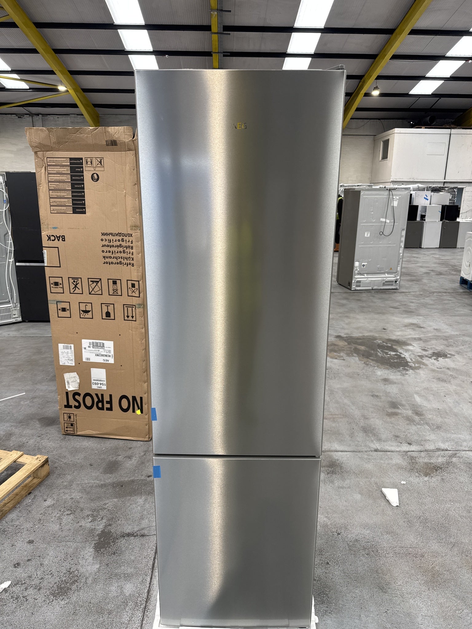 #GRC-154-093 - AEG RCB636E2MX 6000 TwinTech No Frost 60/40 Fridge Freezer