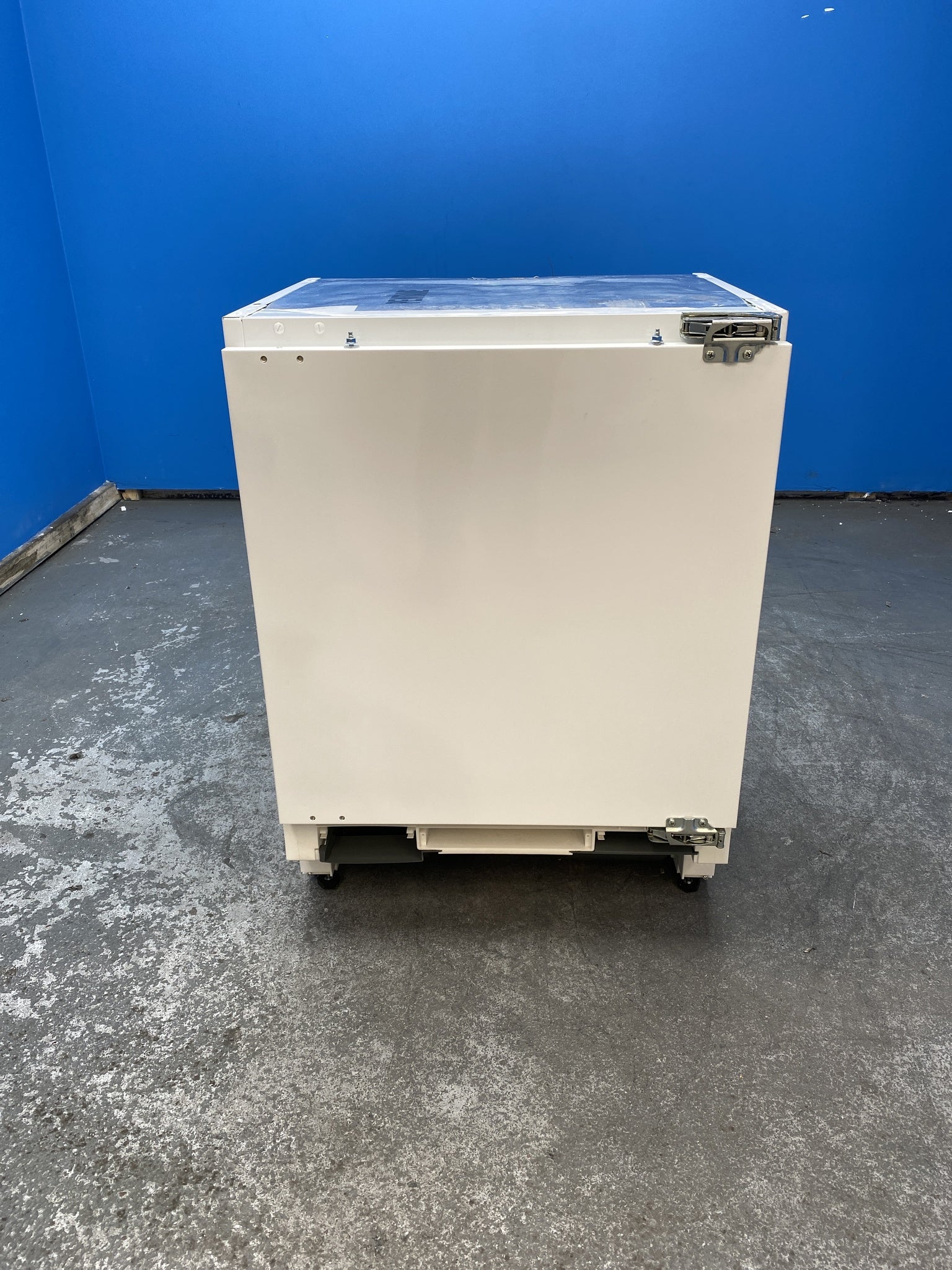 NSK6I82EF 6000 Integrated 134 Litre Undercounter Larder Fridge
