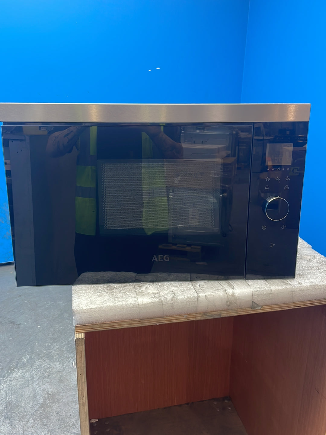 #GRC-154-162 - AEG 17L 800W Solo Built-In Microwave – Touch Control, Black