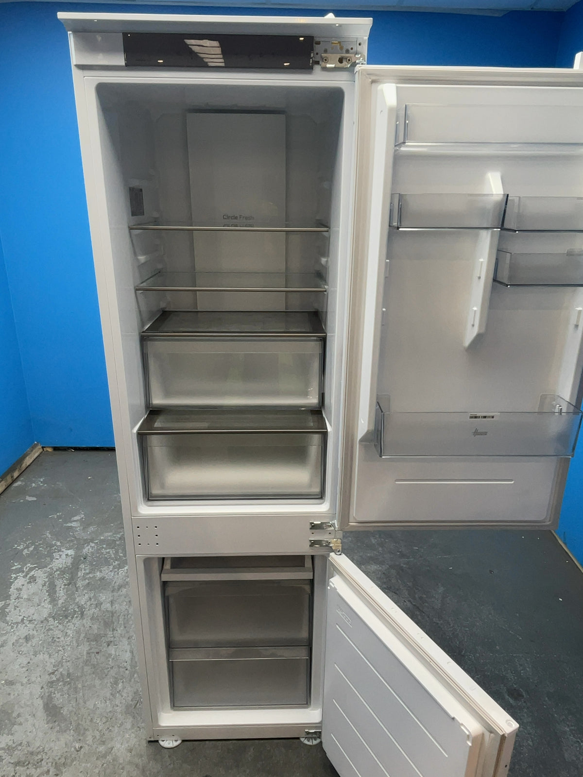 #GRC-158-481 - Hoover 54cm Integrated 70/30 Fridge Freezer – 251L, White