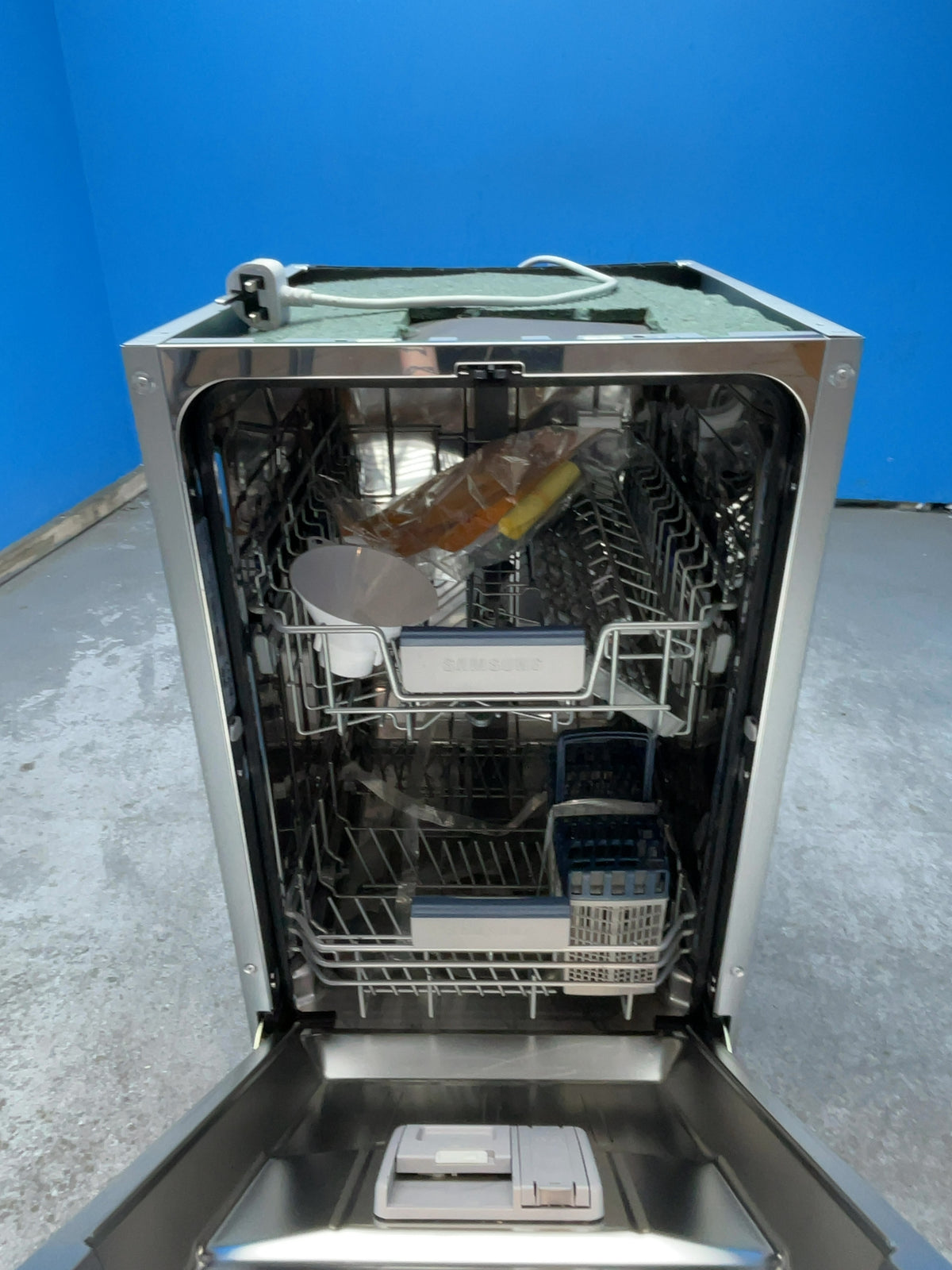 #GRC-159-409 - Samsung Series 5 45cm Slimline Integrated Dishwasher – 9 Place Settings, AquaStop