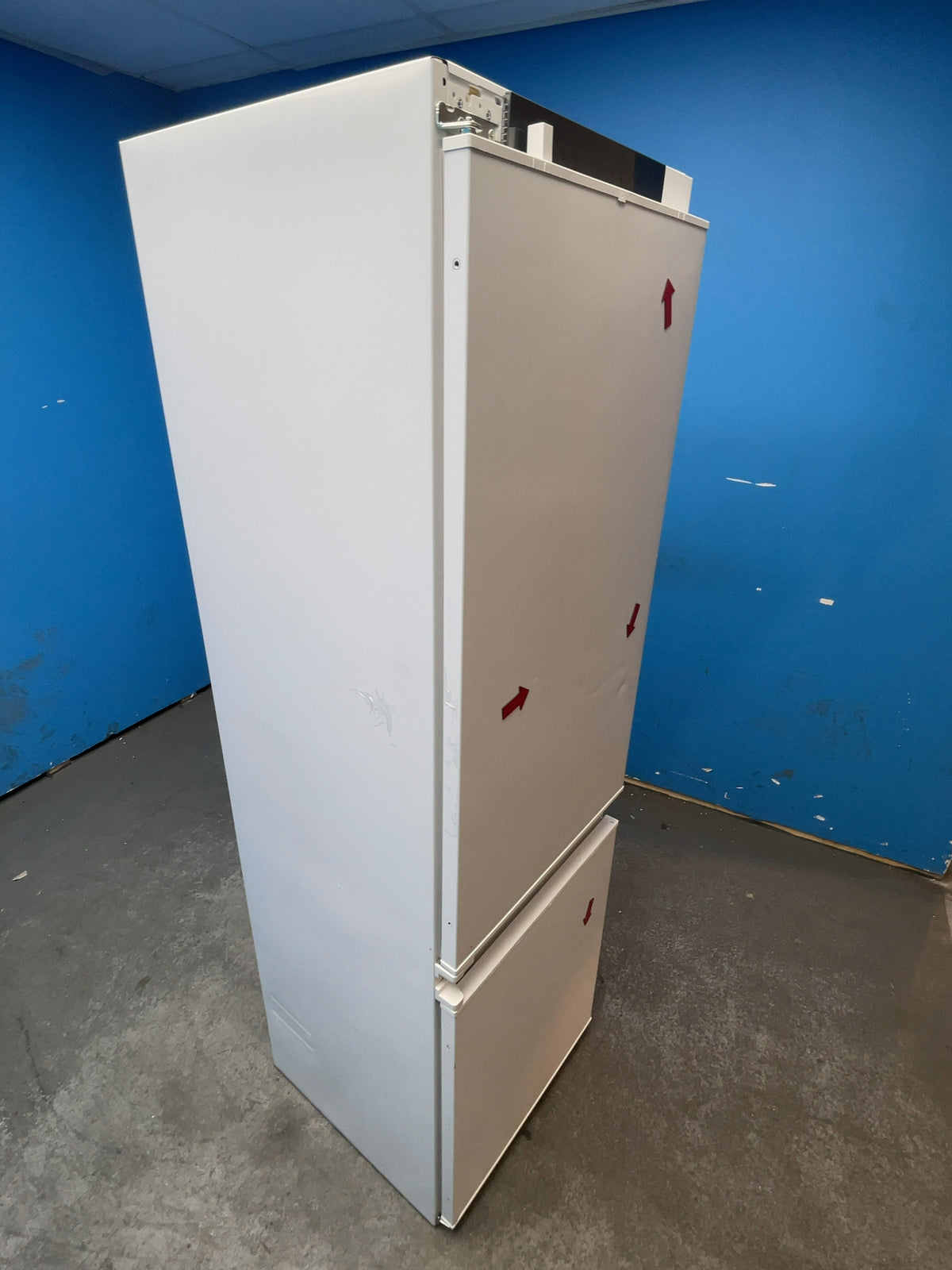 #GRC-163-409 - Hoover 54cm Integrated 70/30 Fridge Freezer – 251L, White