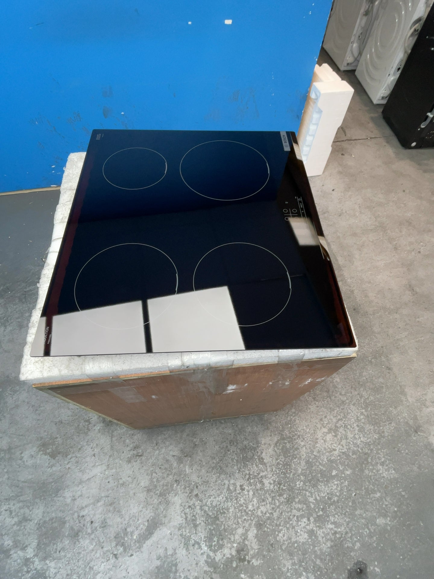 #GRC-164-000 - Bosch Series 4 60cm Induction Hob – TouchSelect, PowerBoost, QuickStart