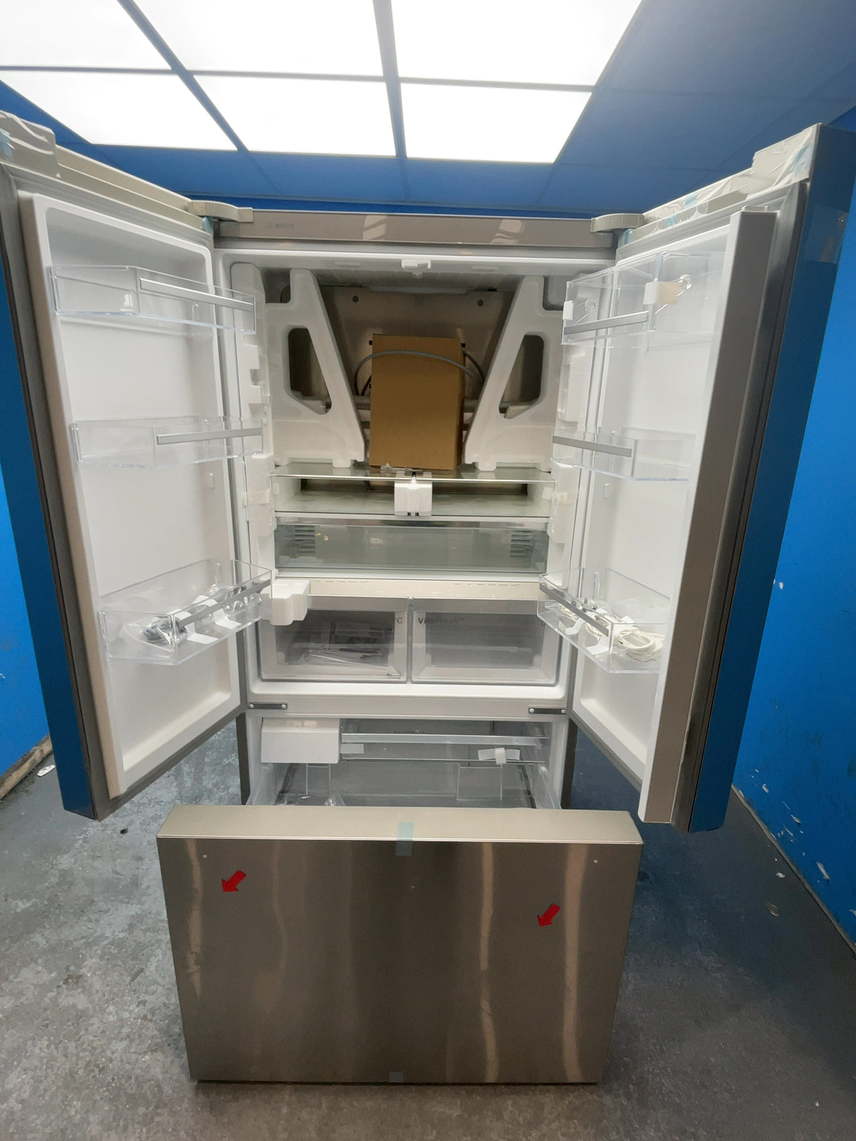 #GRC-164-028 - Bosch Series 8 French Door Fridge Freezer – 573L, Plumbed Ice & Water