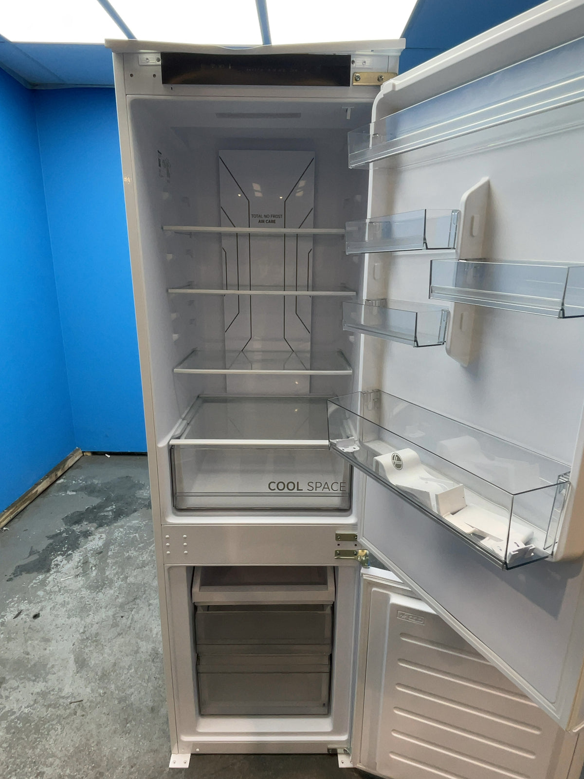 #GRC-164-079 - Hoover H-FRIDGE 300 248L 70/30 Integrated Fridge Freezer – Total No Frost, Smart WiFi Connected, White