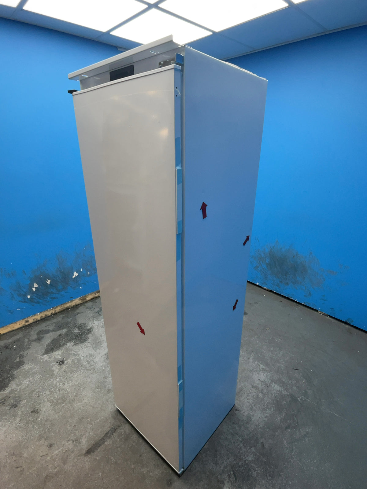 #GRC-164-084 - Hoover 54cm Integrated Tall Larder Fridge – 316L Capacity, 6 Adjustable Shelves