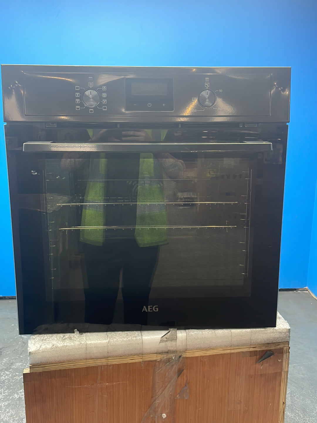 #GRC-164-177 - AEG 3000 SurroundCook 60cm Electric Single Oven – 72L Capacity, AquaClean, Steam Function
