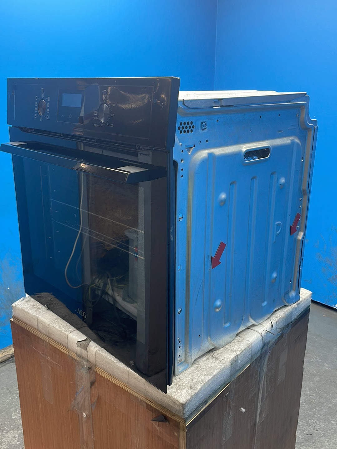 #GRC-164-177 - AEG 3000 SurroundCook 60cm Electric Single Oven – 72L Capacity, AquaClean, Steam Function
