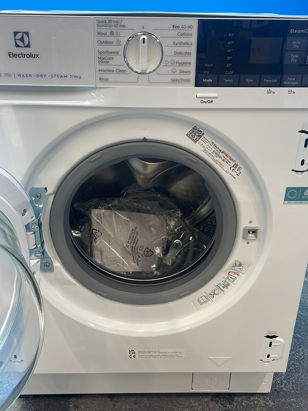 #GRC-164-186 - Electrolux Integrated Washer Dryer – 7kg Wash, 4kg Dry, 1600rpm, White