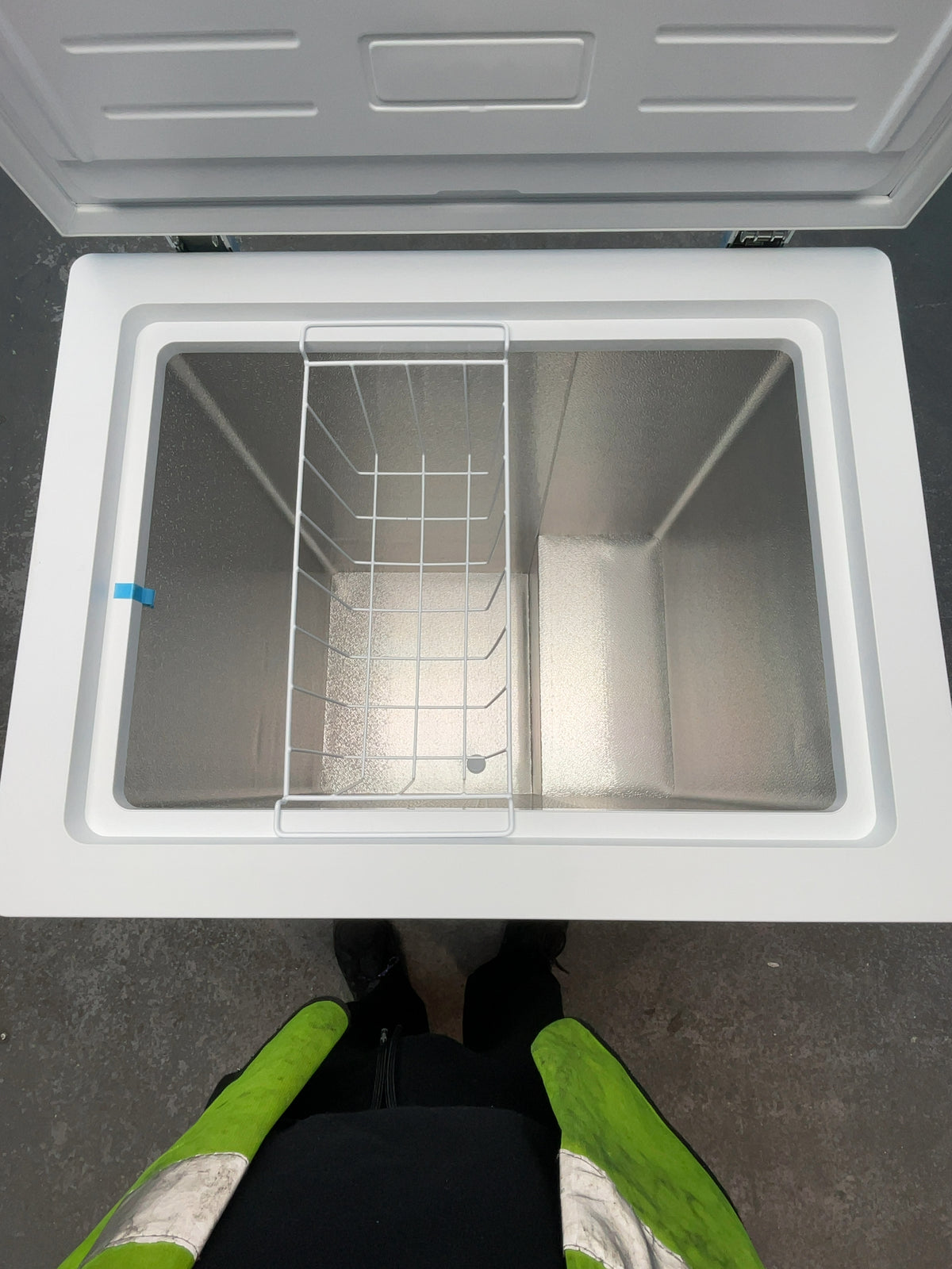 #GRC-164-247 - Hoover 137L Chest Freezer – Fast Freeze, Counterbalanced Lid, White