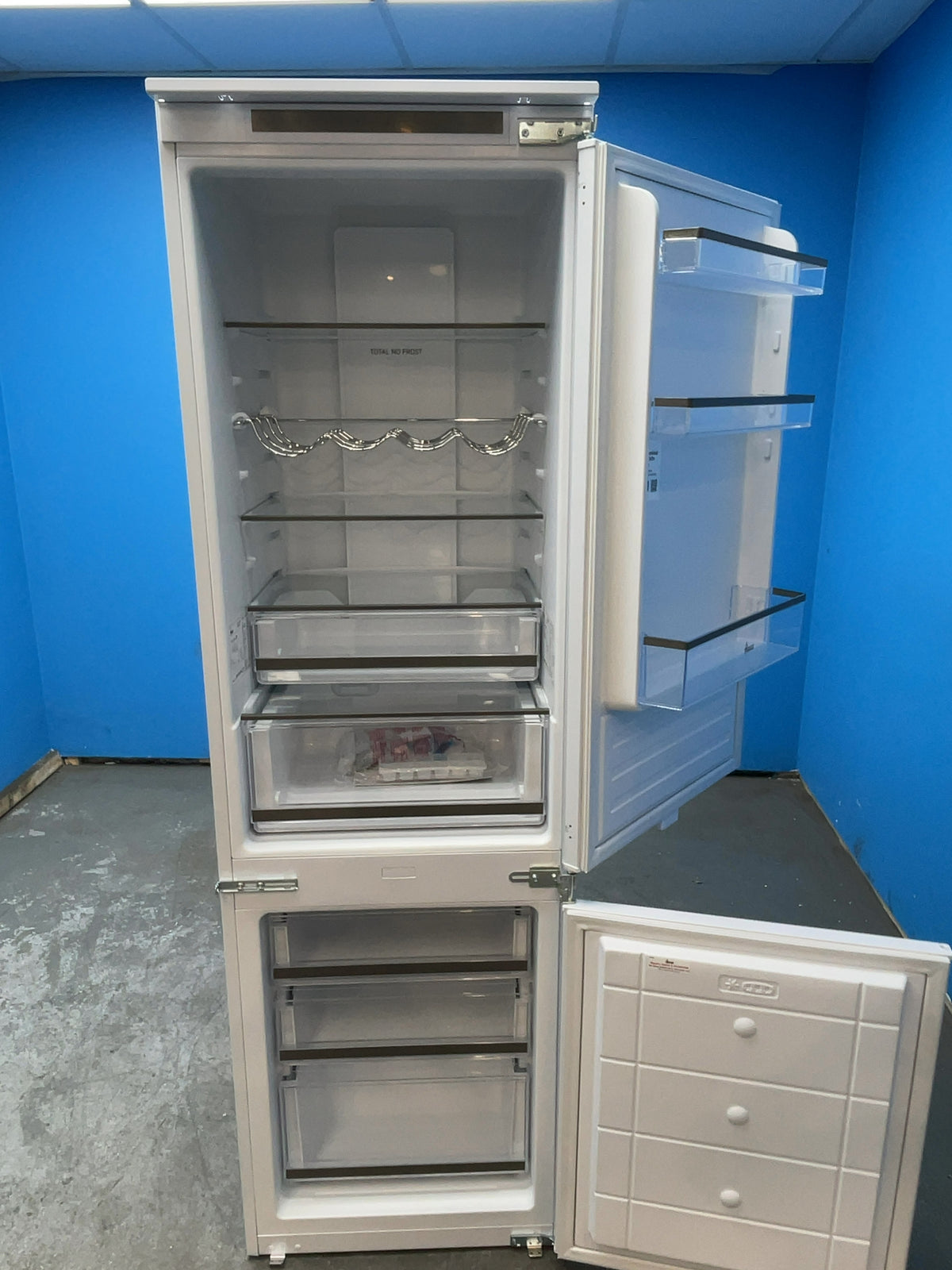 #GRC-164-262 - Hoover H-FRIDGE 300 54cm Integrated 70/30 Fridge Freezer – 244L, White