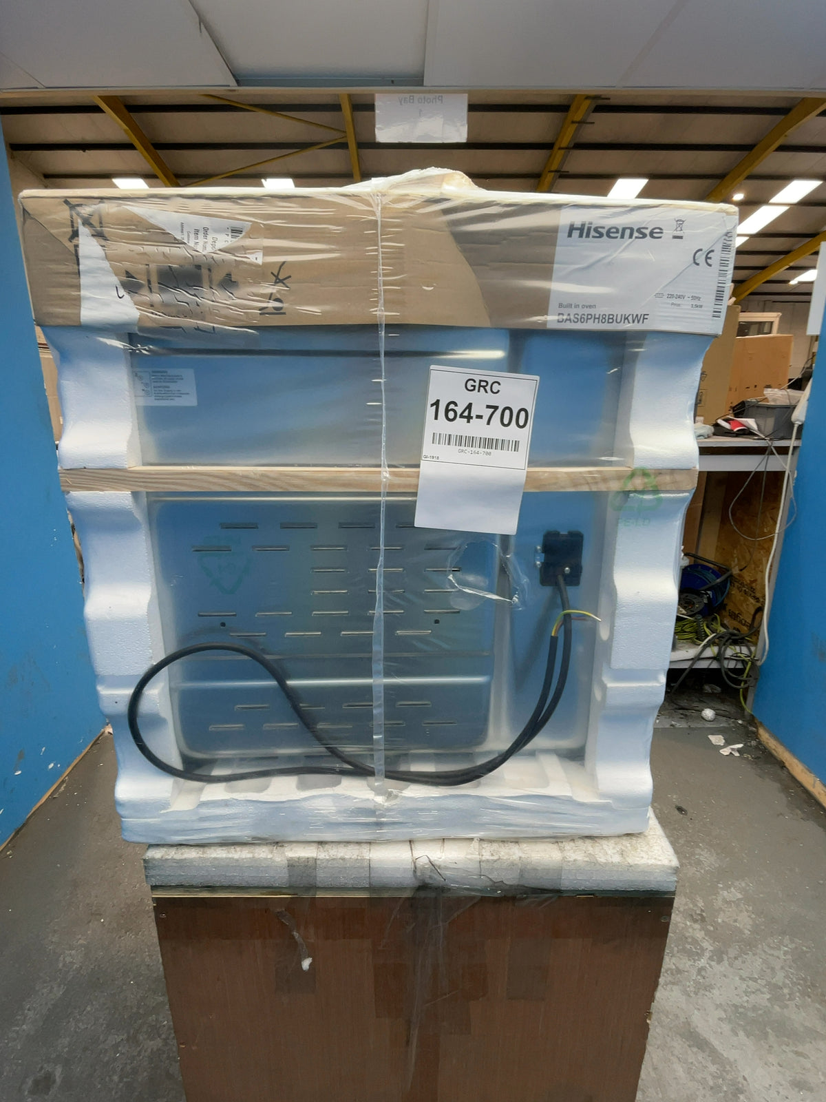 #GRC-164-700 - Hisense Hi8 BlackLine 60cm Electric Single Oven – 77L Capacity, Pyrolytic Self-Clean