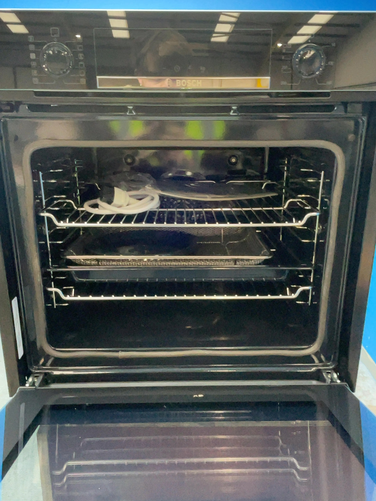 #GRC-164-707 - Bosch Serie 4 60cm Electric Single Oven – 71L Capacity, Pyrolytic Self-Clean