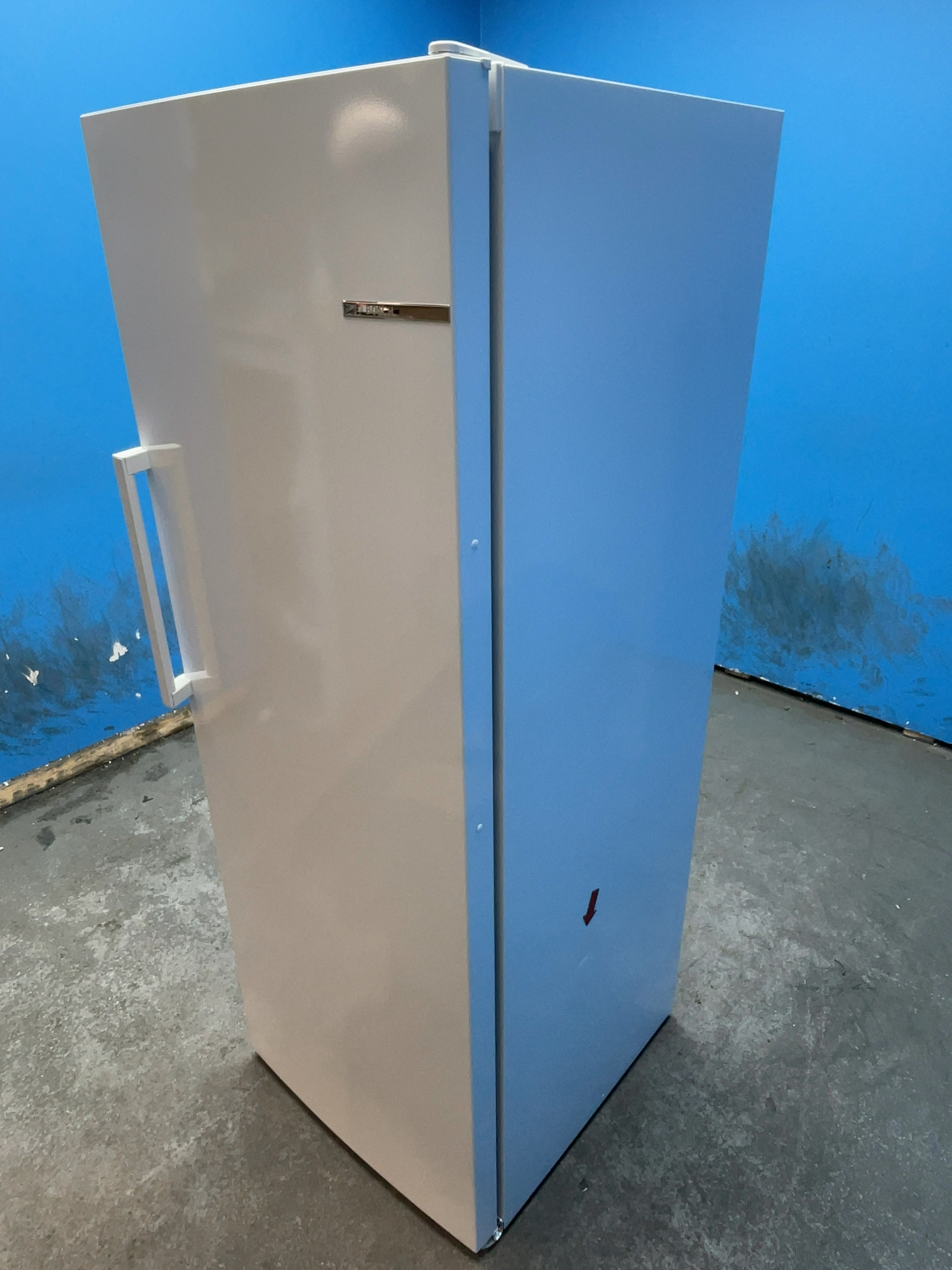 #GRC-164-719 - Bosch GSN29VWEVG Series 4 Tall Upright Freezer – 200L Capacity, NoFrost, SuperFreezing, BigBox Drawer, White
