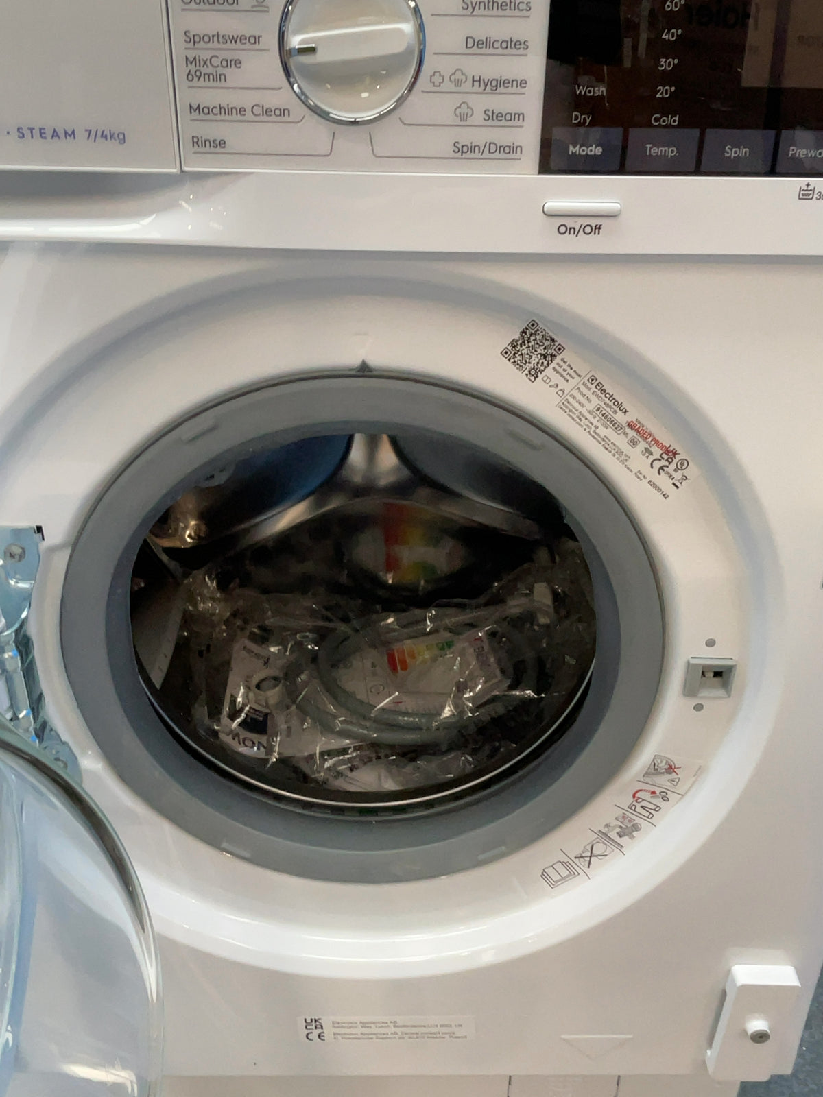 #GRC-164-750 - Electrolux Integrated Washer Dryer – 7kg Wash, 4kg Dry, 1600rpm, White