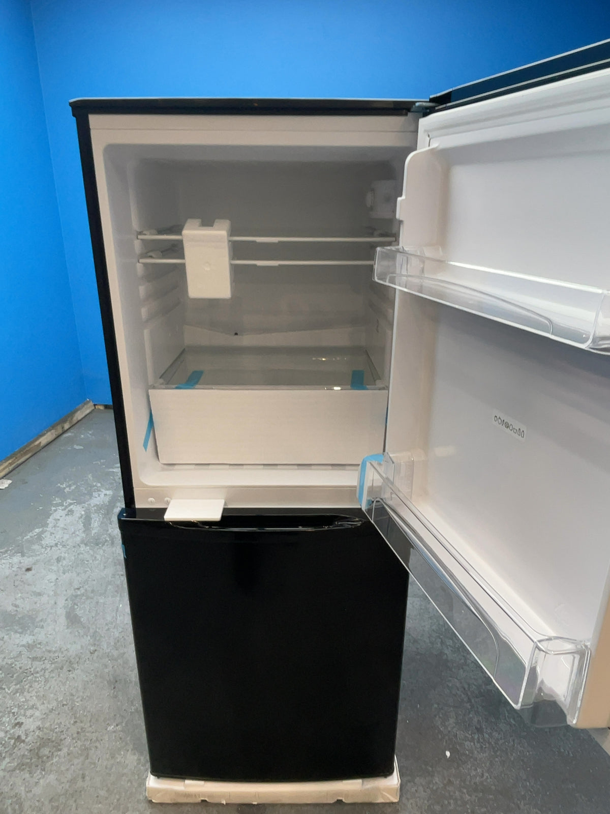 #GRC-164-880 - Candy 55cm 50/50 Fridge Freezer – 185L, Black, Static
