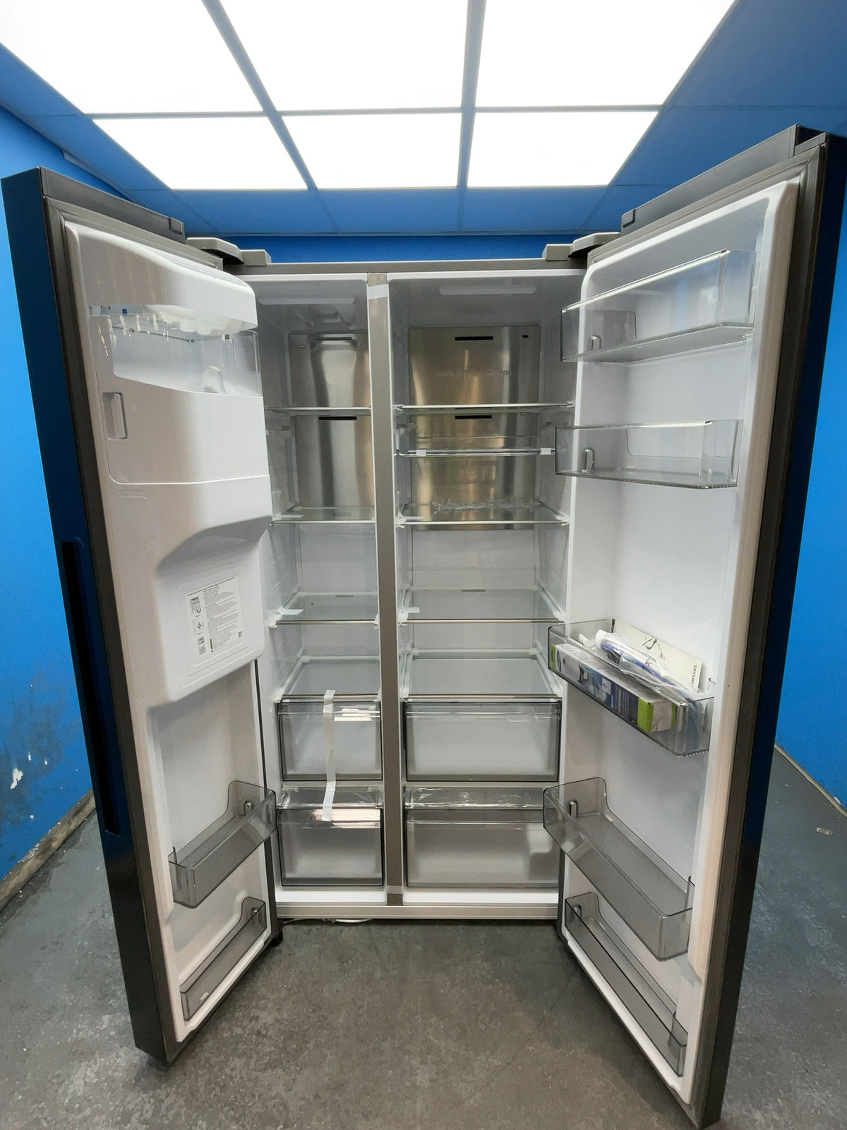 #GRC-164-898 - Samsung Series 8 American Fridge Freezer – 635L Capacity, SpaceMax, Twin Cooling Plus, Plumbed Water & Ice Dispenser, WiFi Connected, Black Stainless Steel