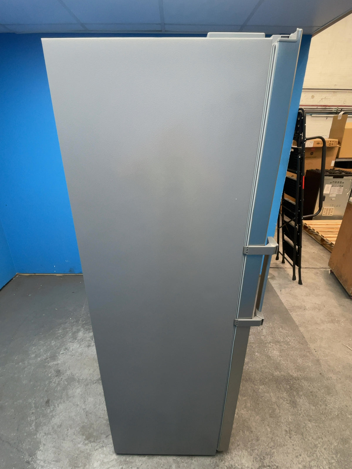 #GRC-165-256 - Midea 60cm Tall Larder Fridge – 359L Capacity, Multi Air Flow, Super Cool