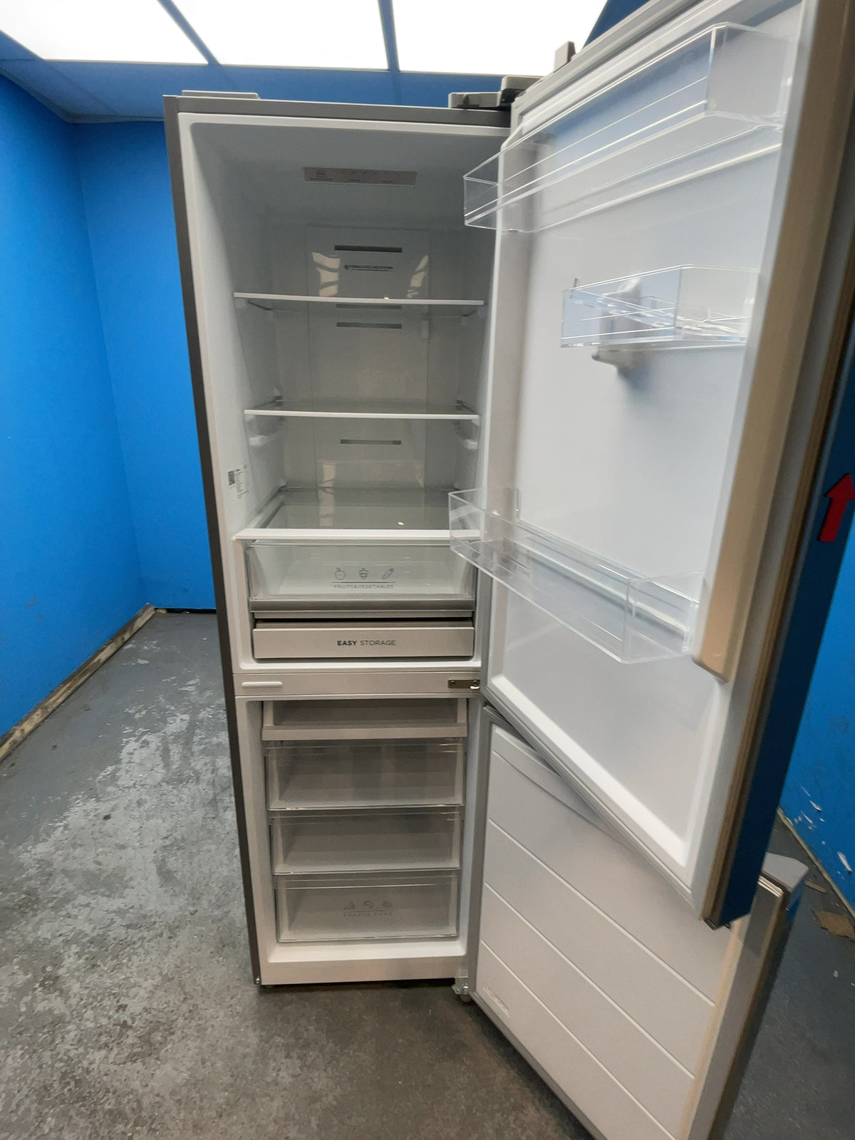 #GRC-165-257 - Midea 54.7cm Fridge Freezer – 273L, Silver, Total No Frost, Water Dispenser