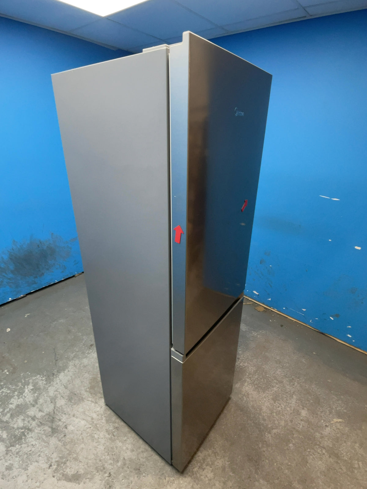 #GRC-165-257 - Midea 54.7cm Fridge Freezer – 273L, Silver, Total No Frost, Water Dispenser