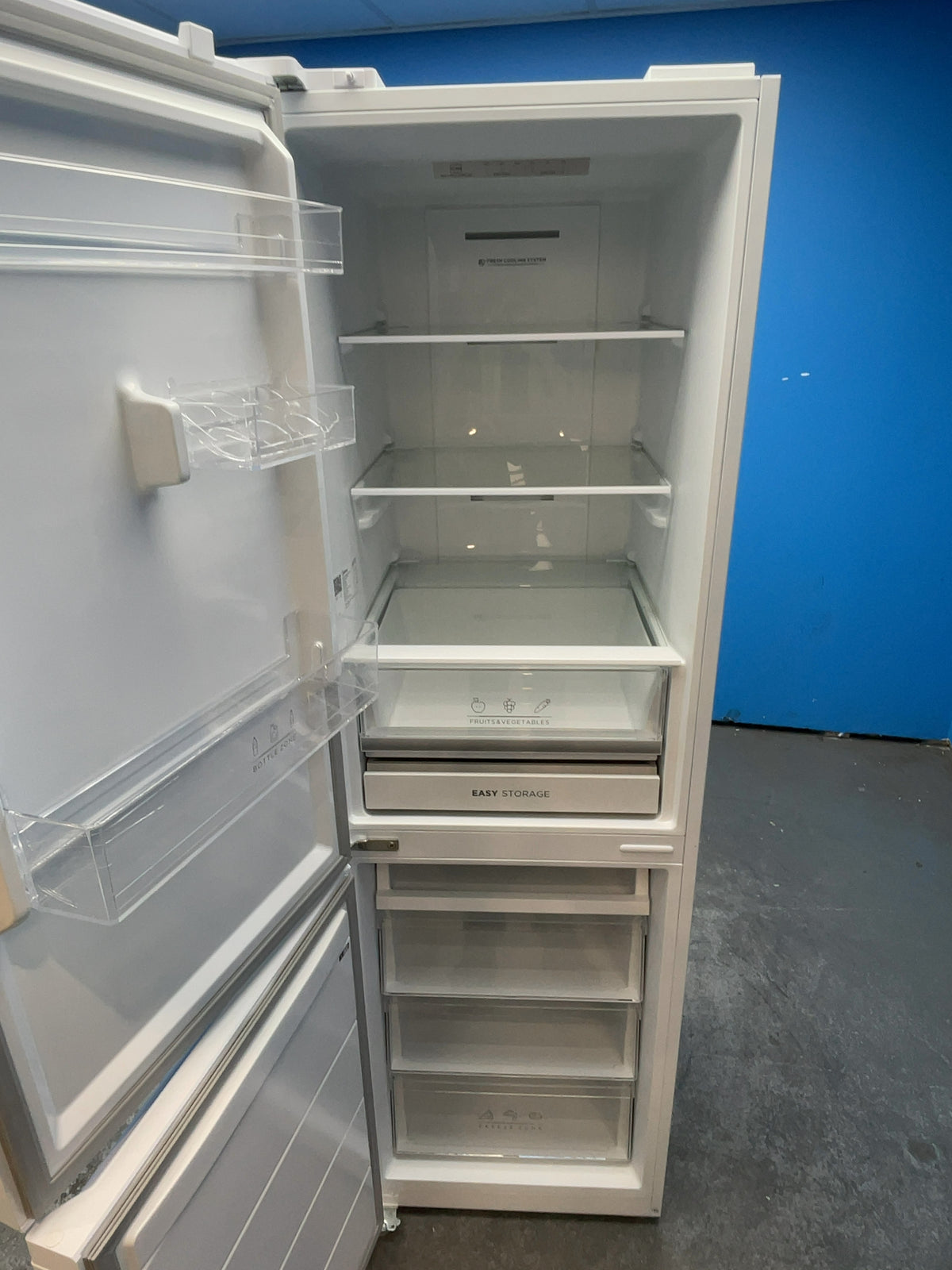 #GRC-165-258 - Midea 54.7cm Fridge Freezer – 273L, White, Total No Frost