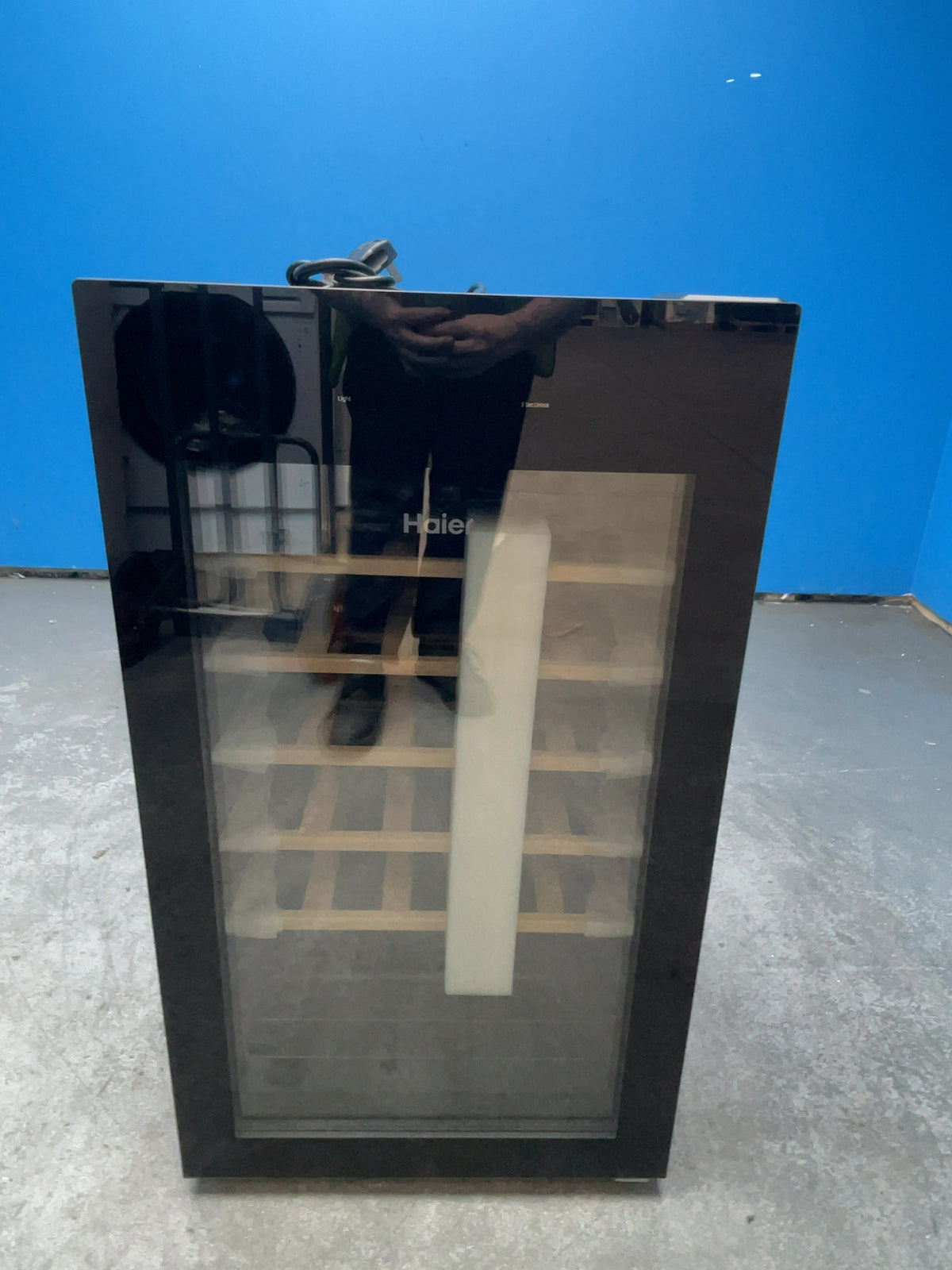 #GRC-165-446 - Haier Wine Bank 50 Series 3 34 Bottle Wine Cooler – hOn App, Anti-Vibration