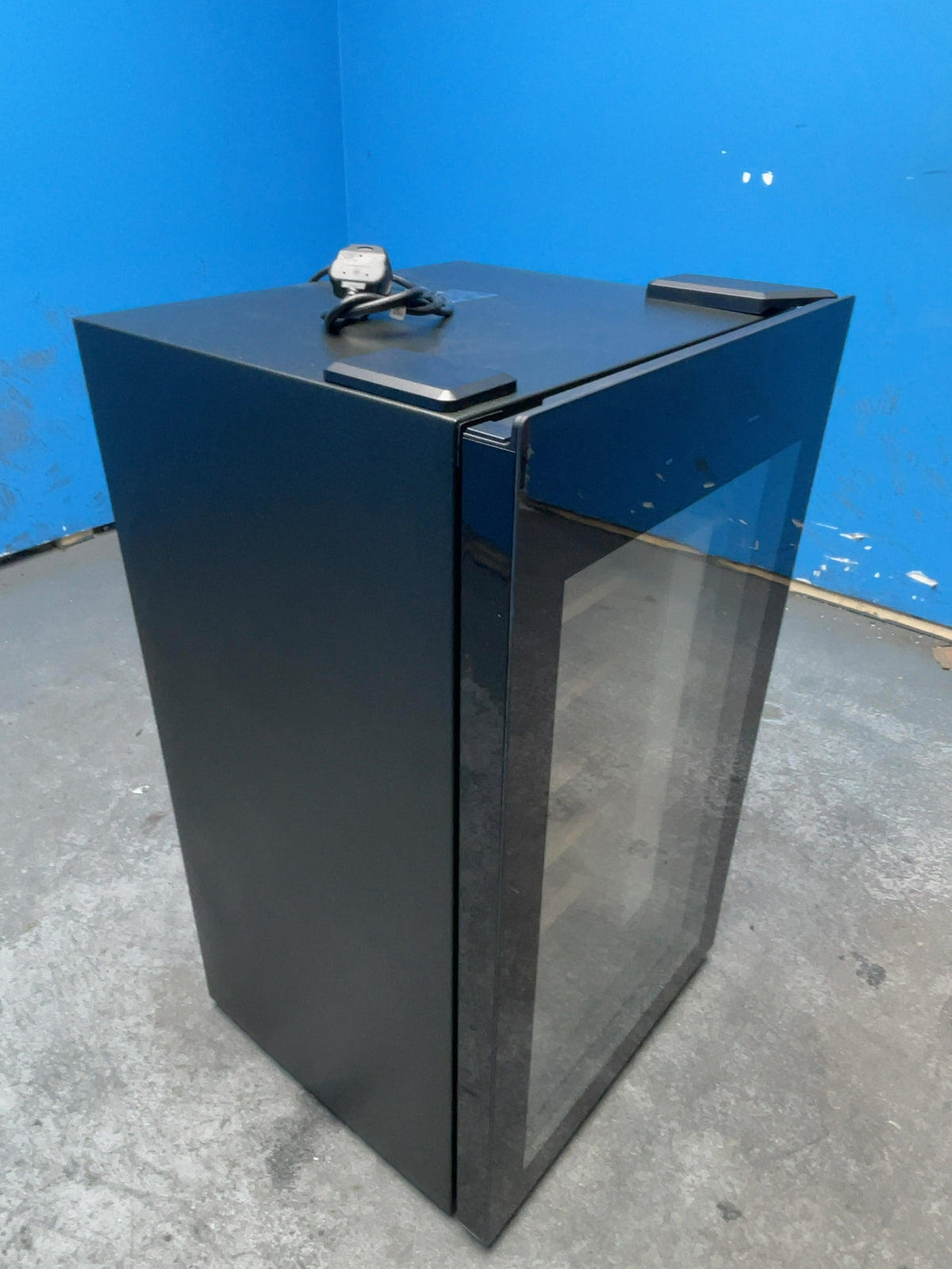 #GRC-165-446 - Haier Wine Bank 50 Series 3 34 Bottle Wine Cooler – hOn App, Anti-Vibration