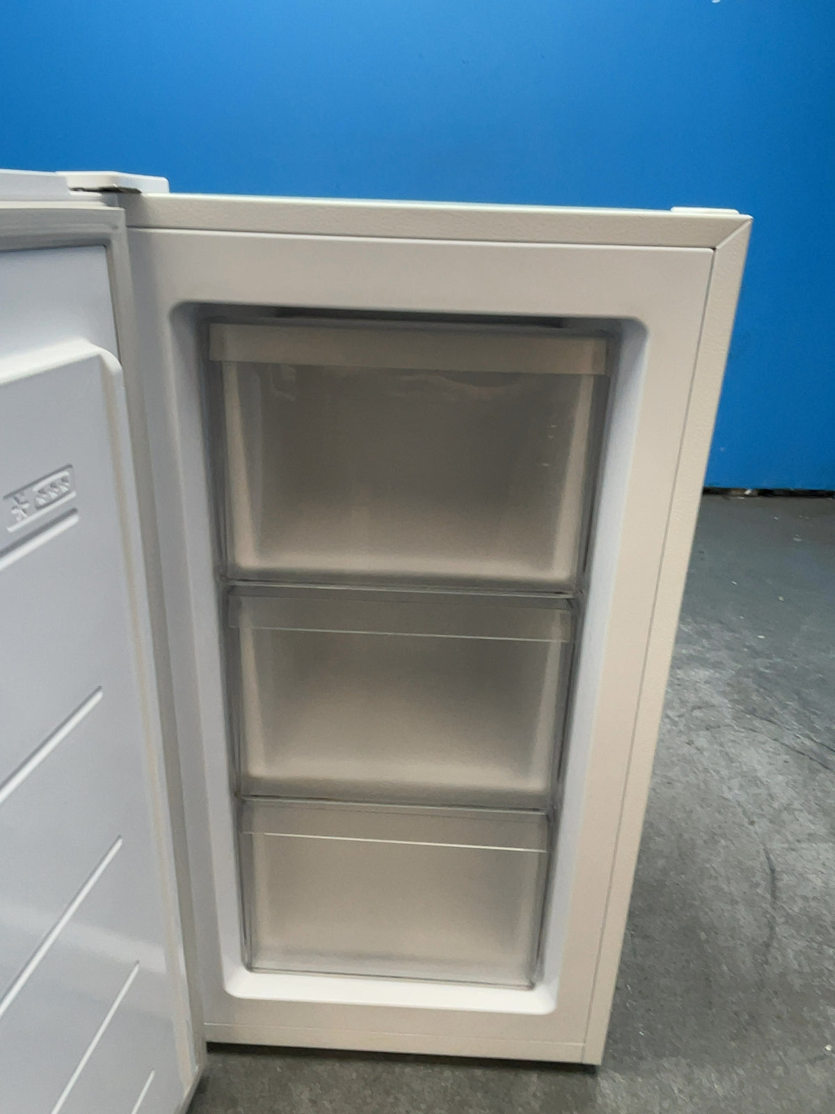 #GRC-165-582 - Hoover H-Freeze 300 Mini Undercounter Freezer – 64L, Low Frost, White