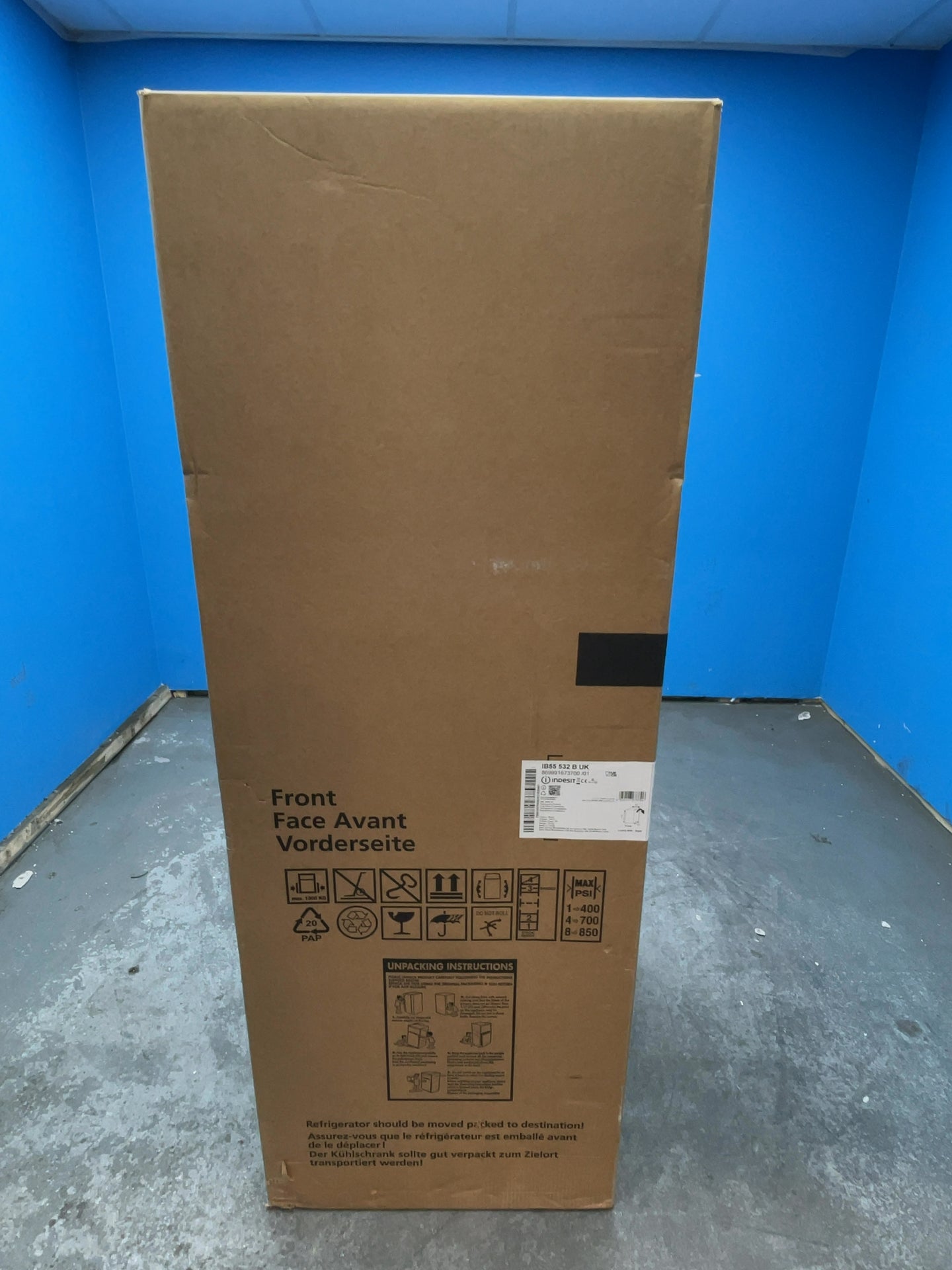 #GRC-165-719 - Indesit Freestanding 50/50 Low Frost Fridge Freezer – 229L Capacity, 55cm Wide, Black