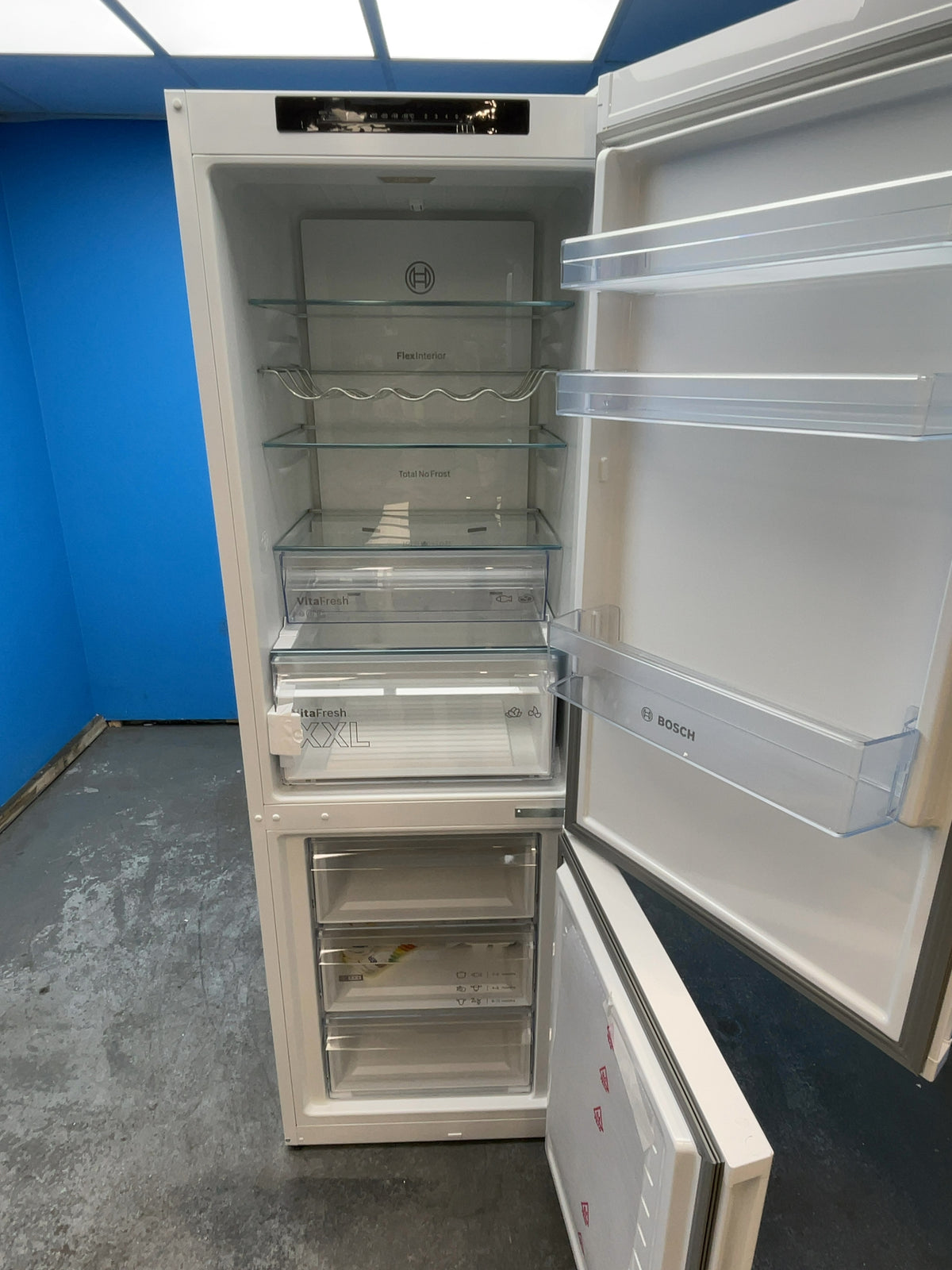 #GRC-165-730 - Bosch Series 4 60cm 60/40 Fridge Freezer – 321L Total Capacity, Total NoFrost, VitaFresh XXL, White