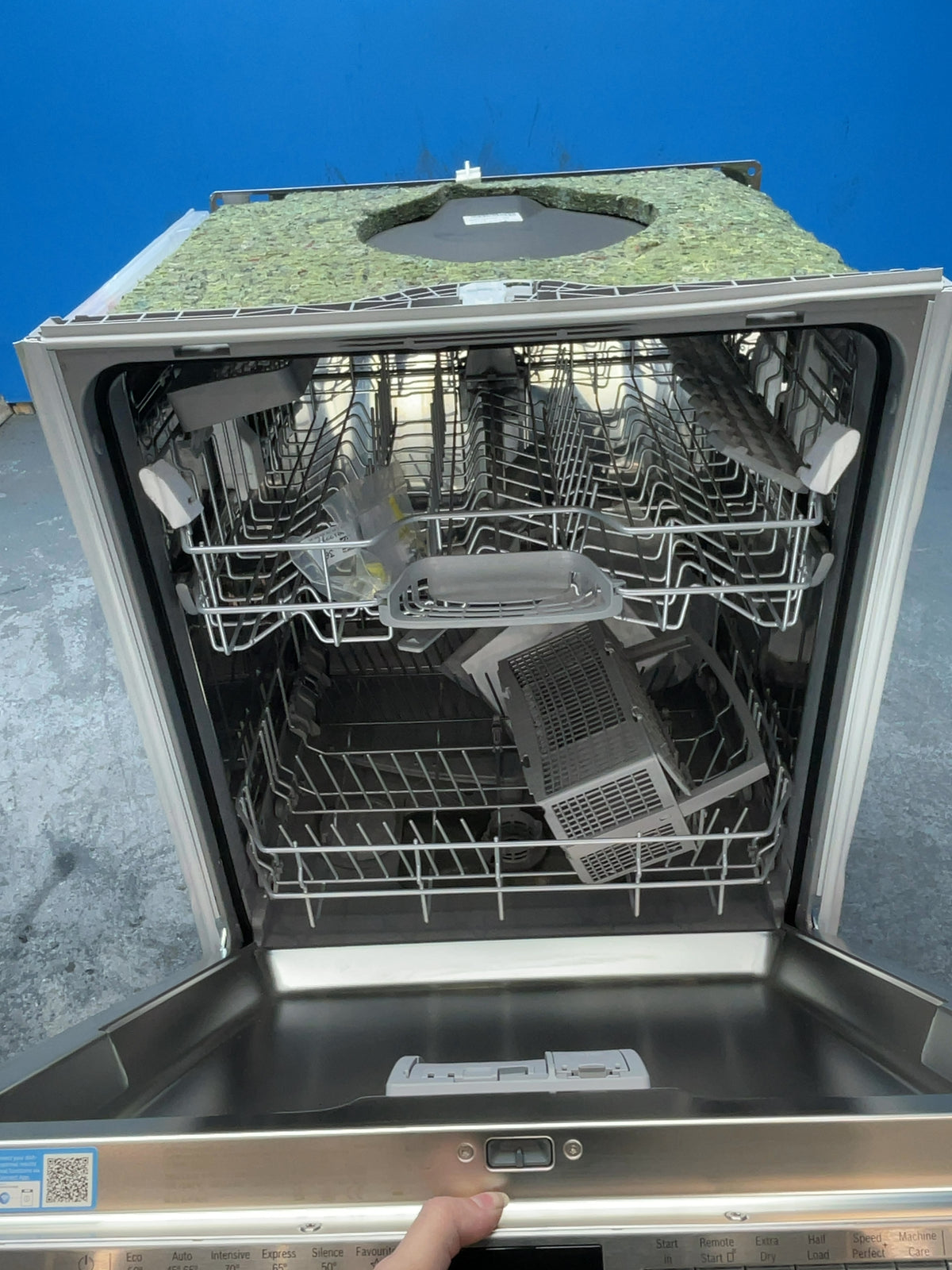 #GRC-165-768 - Bosch Series 4 Integrated Dishwasher – 13 Place Settings, VarioHinge, Home Connect