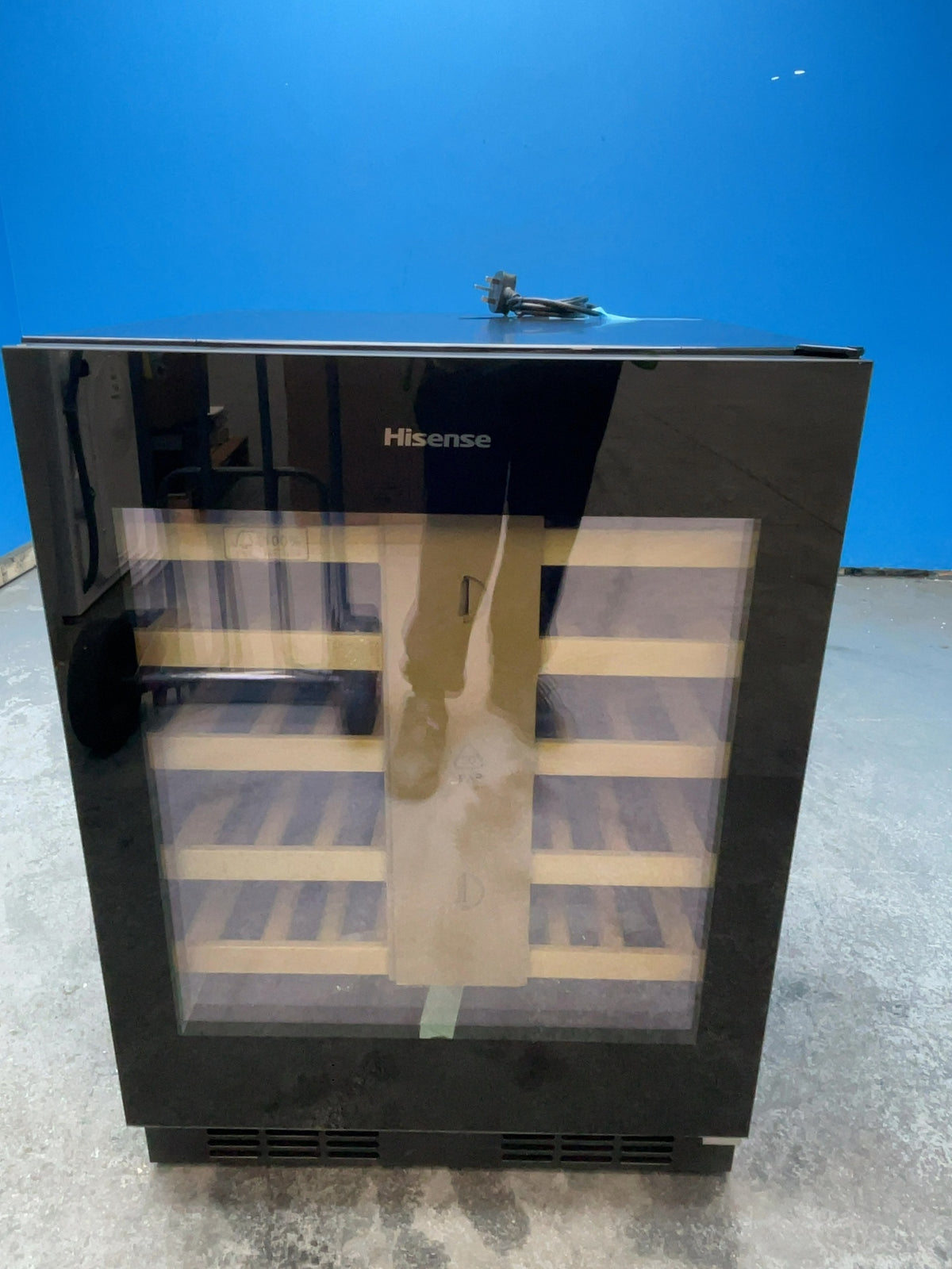 #GRC-165-789 - Hisense 46 Bottle Built-In Wine Cooler – Reversible Door, Touch Controls