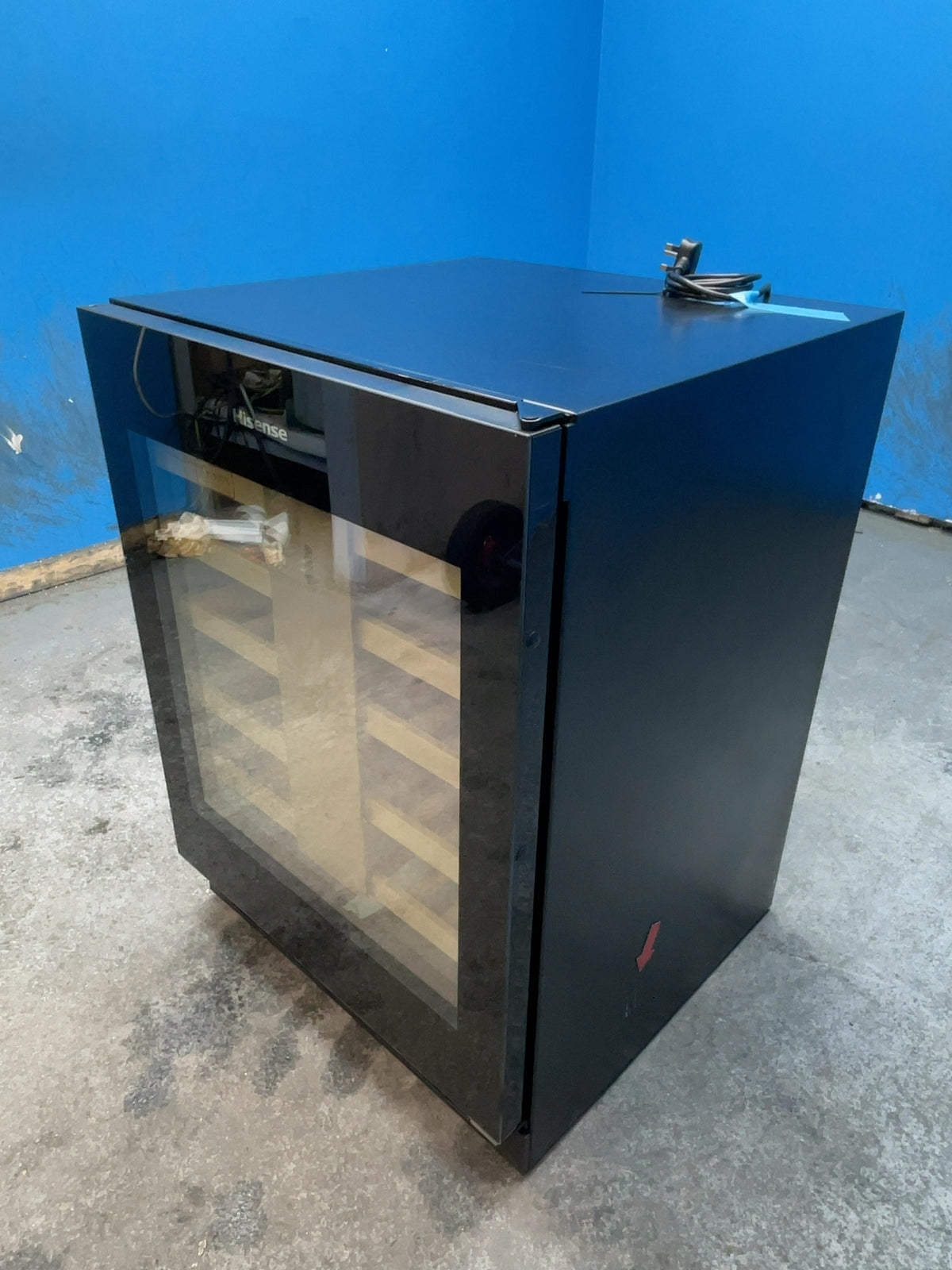 #GRC-165-789 - Hisense 46 Bottle Built-In Wine Cooler – Reversible Door, Touch Controls