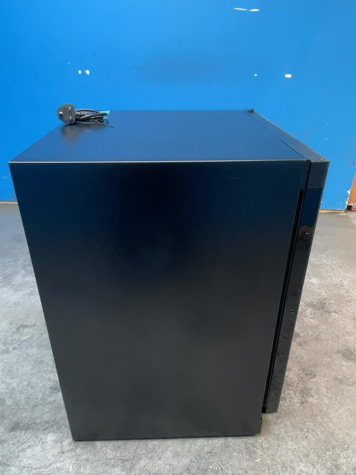 #GRC-165-789 - Hisense 46 Bottle Built-In Wine Cooler – Reversible Door, Touch Controls