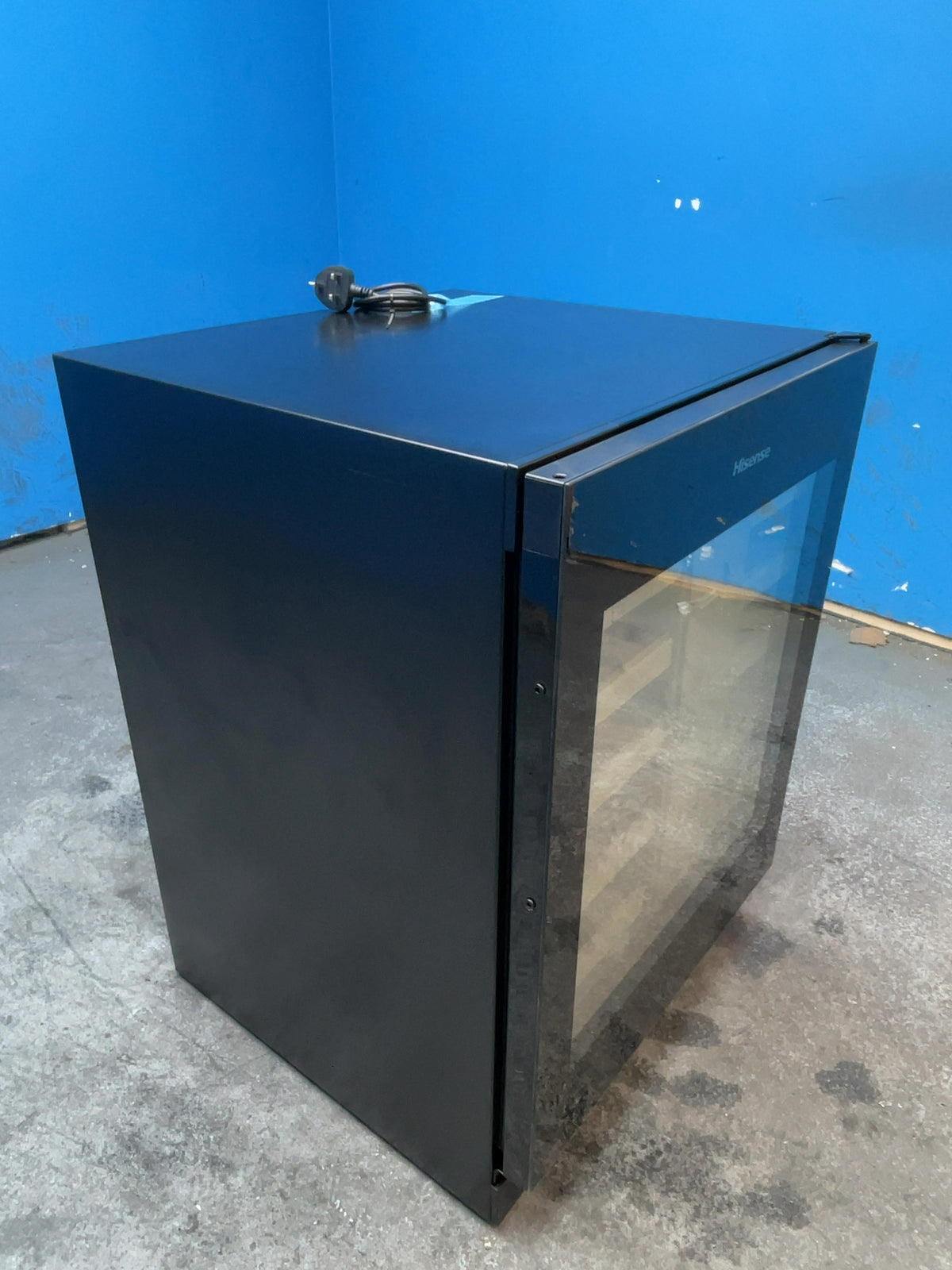 #GRC-165-789 - Hisense 46 Bottle Built-In Wine Cooler – Reversible Door, Touch Controls