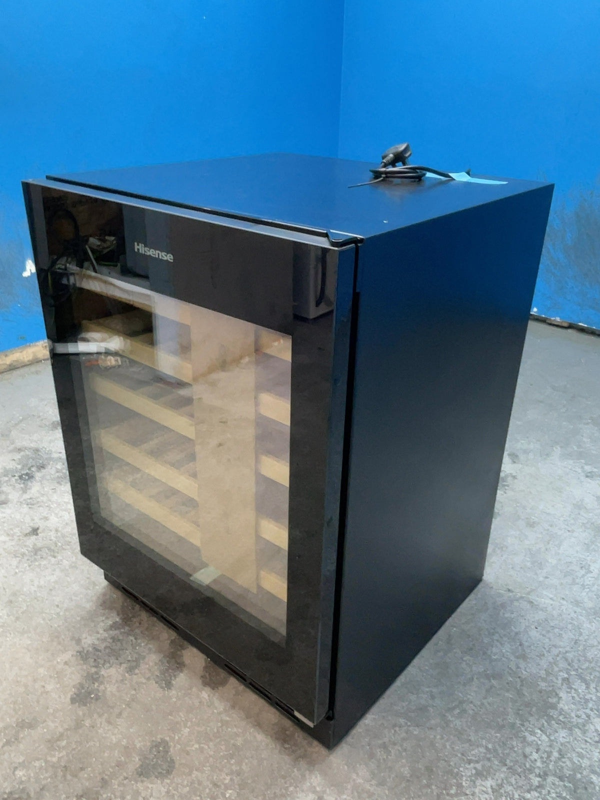 #GRC-165-790 - Hisense 46 Bottle Built-In Wine Cooler – Reversible Door, Touch Controls