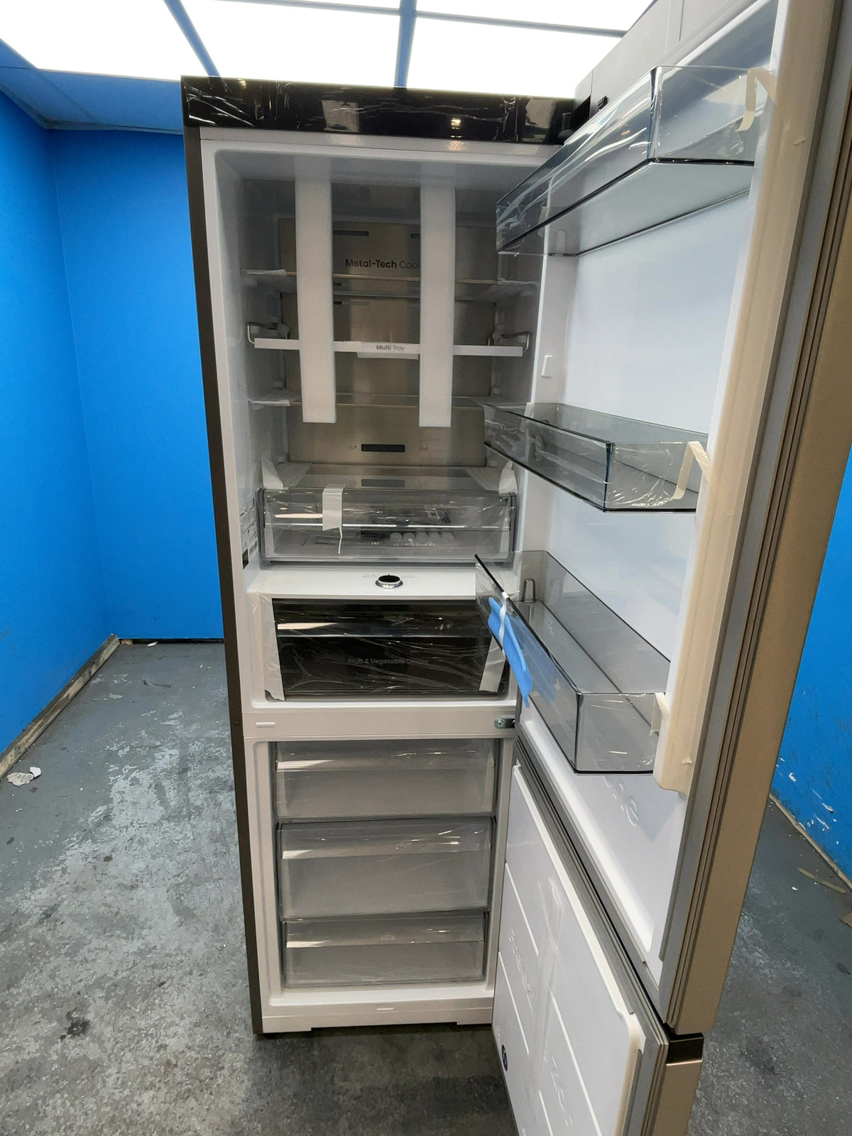 #GRC-165-796 - Hisense RB3K330SAIE 330L Freestanding Fridge Freezer – Total No Frost, Inverter Motor, Silver