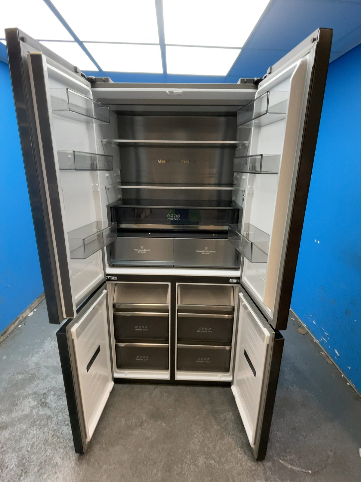 #GRC-165-799 - Hisense American Style Fridge Freezer – 591L, Black Glass, Total No Frost