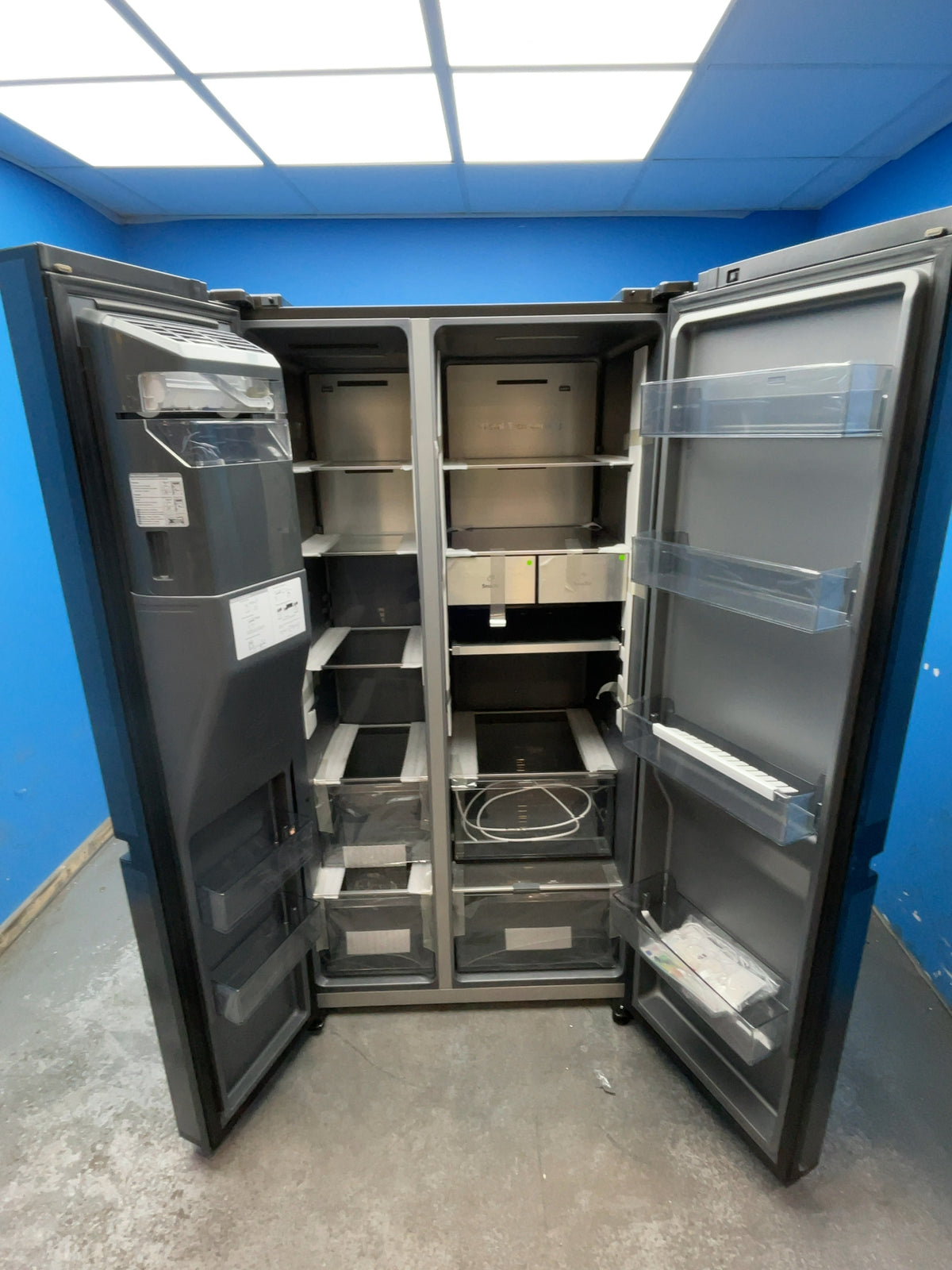 #GRC-165-851 - Hisense American Style Fridge Freezer – 614L, Black Steel, Total No Frost