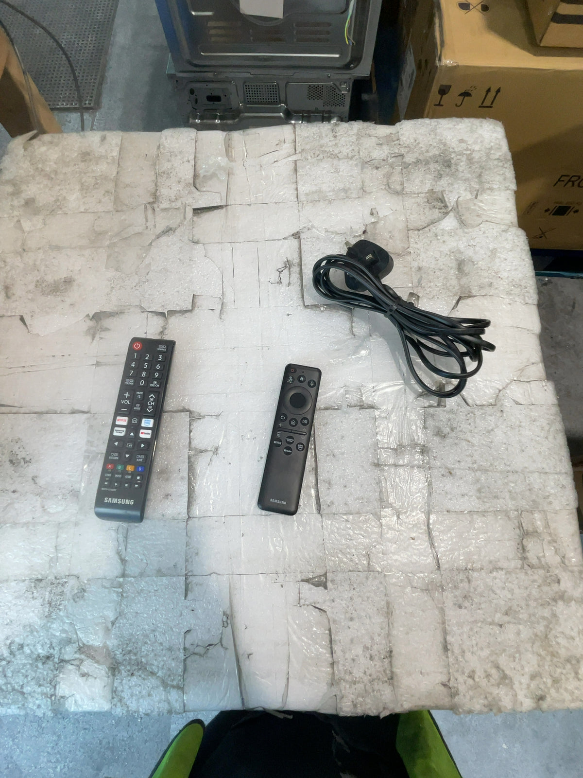 #GRC-165-885 - Samsung QE85Q8FAAU 85 Inch 4K QLED Smart TV Titanium Gray