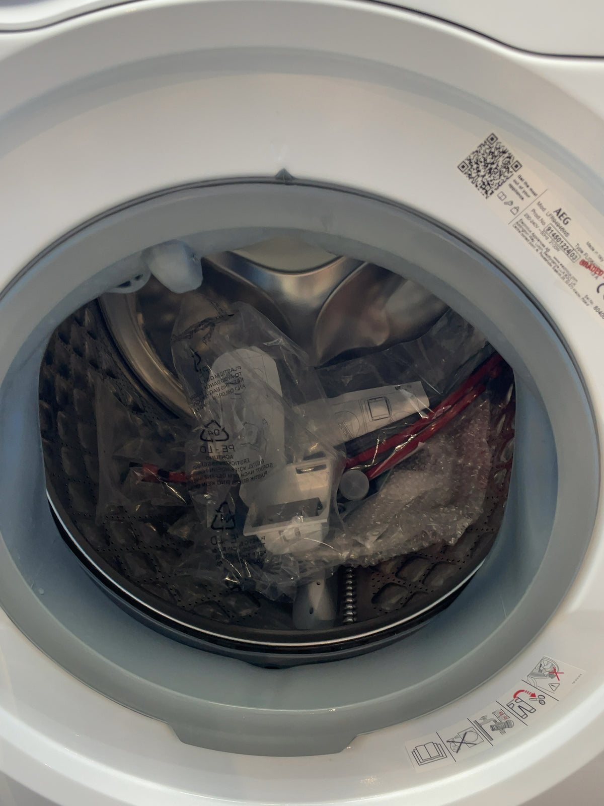 #GRC-166-042 - AEG 9000 Series 9kg Washing Machine – AbsoluteCare, 1400rpm, WiFi, White