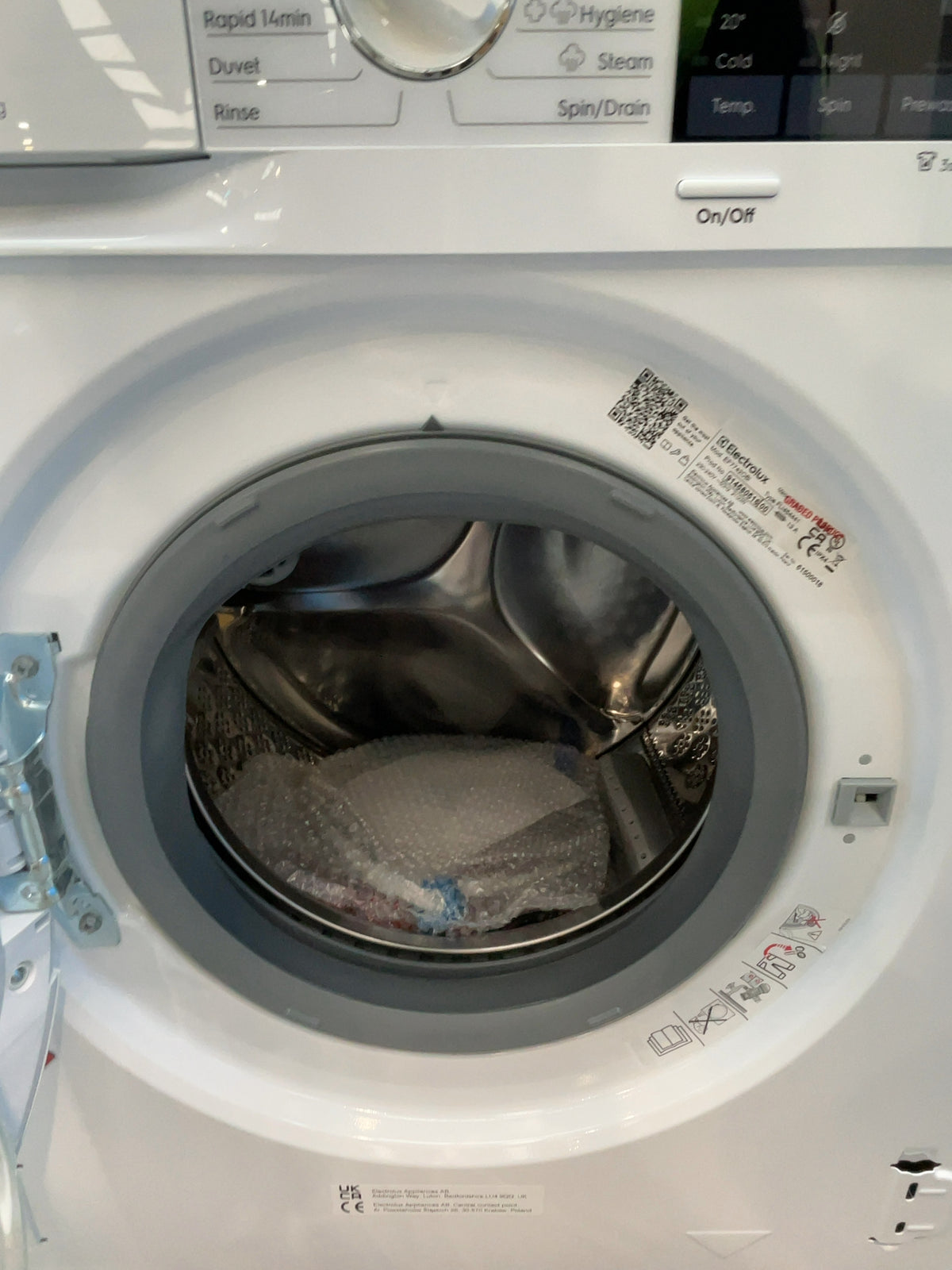 #GRC-166-069 - Electrolux Integrated 7kg 1400rpm Washing Machine – SensiCare, SteamCare