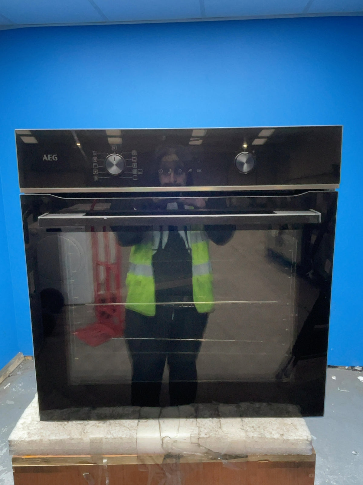 #GRC-166-078 - AEG 6000 SenseCook 60cm Electric Single Oven – 71L Capacity, Pyrolytic Self-Clean, WiFi Connected