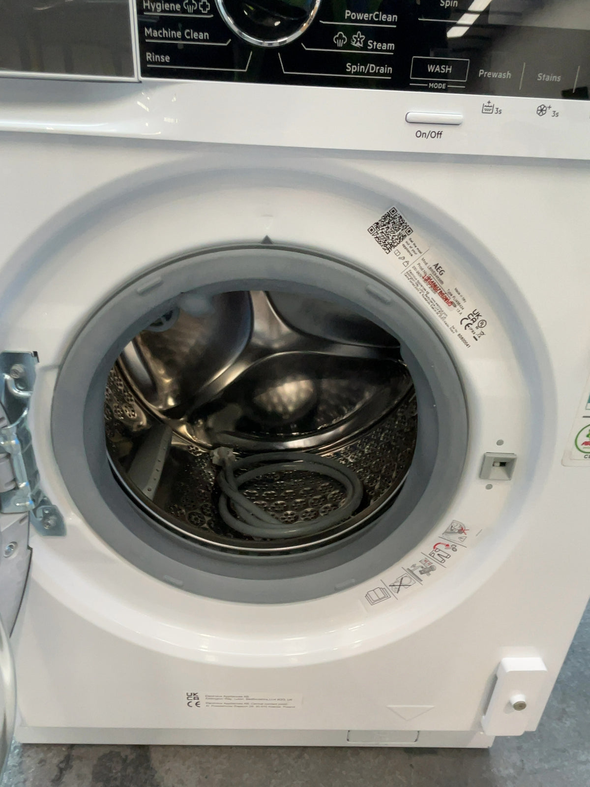 #GRC-166-088 - AEG 8000 Series Integrated Washer Dryer – 8kg Wash, 4kg Dry, 1600rpm, WiFi Connected