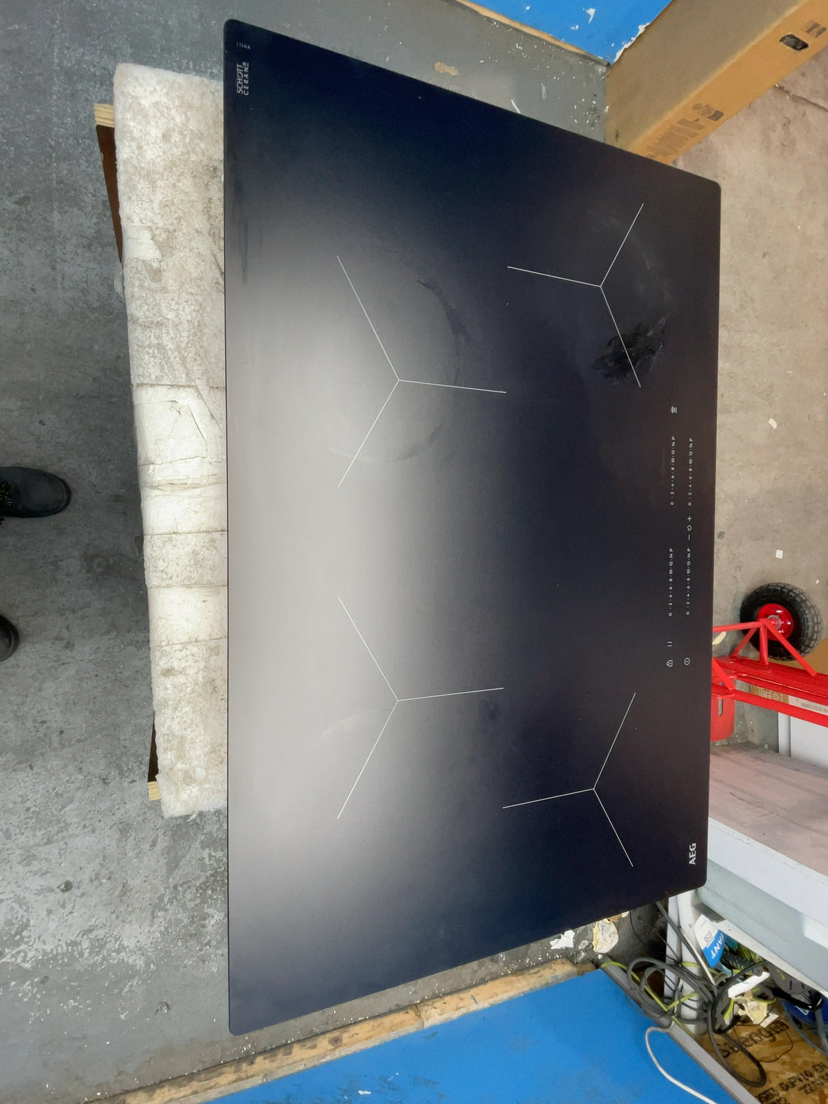 #GRC-166-107 - AEG 5000 80cm SaphirMatt SE Induction Hob in Black – 4 Large Zones, PowerBoost, Hob2Hood