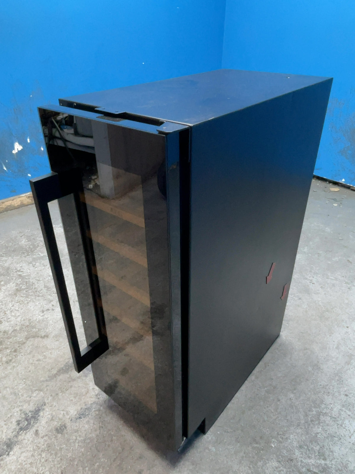 #GRC-166-117 - AEG 5000 30cm Built In Wine Cooler – 20 Bottles, Single Zone, Black Glass