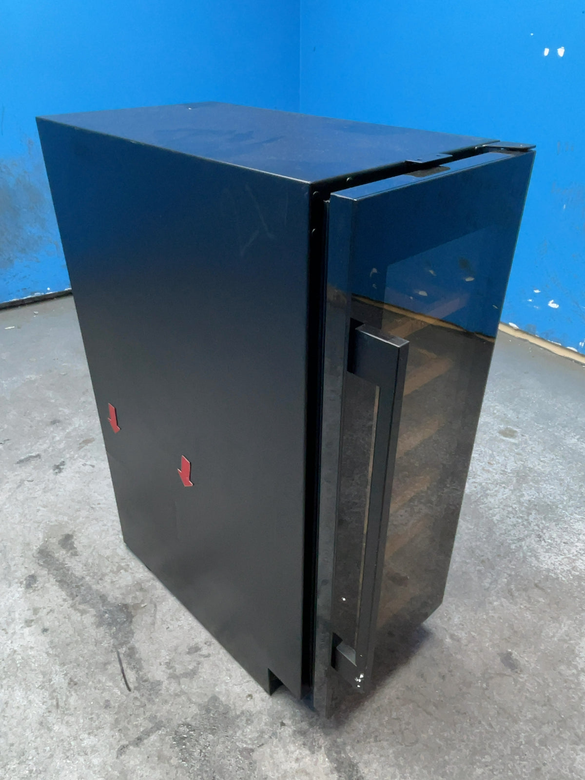 #GRC-166-117 - AEG 5000 30cm Built In Wine Cooler – 20 Bottles, Single Zone, Black Glass