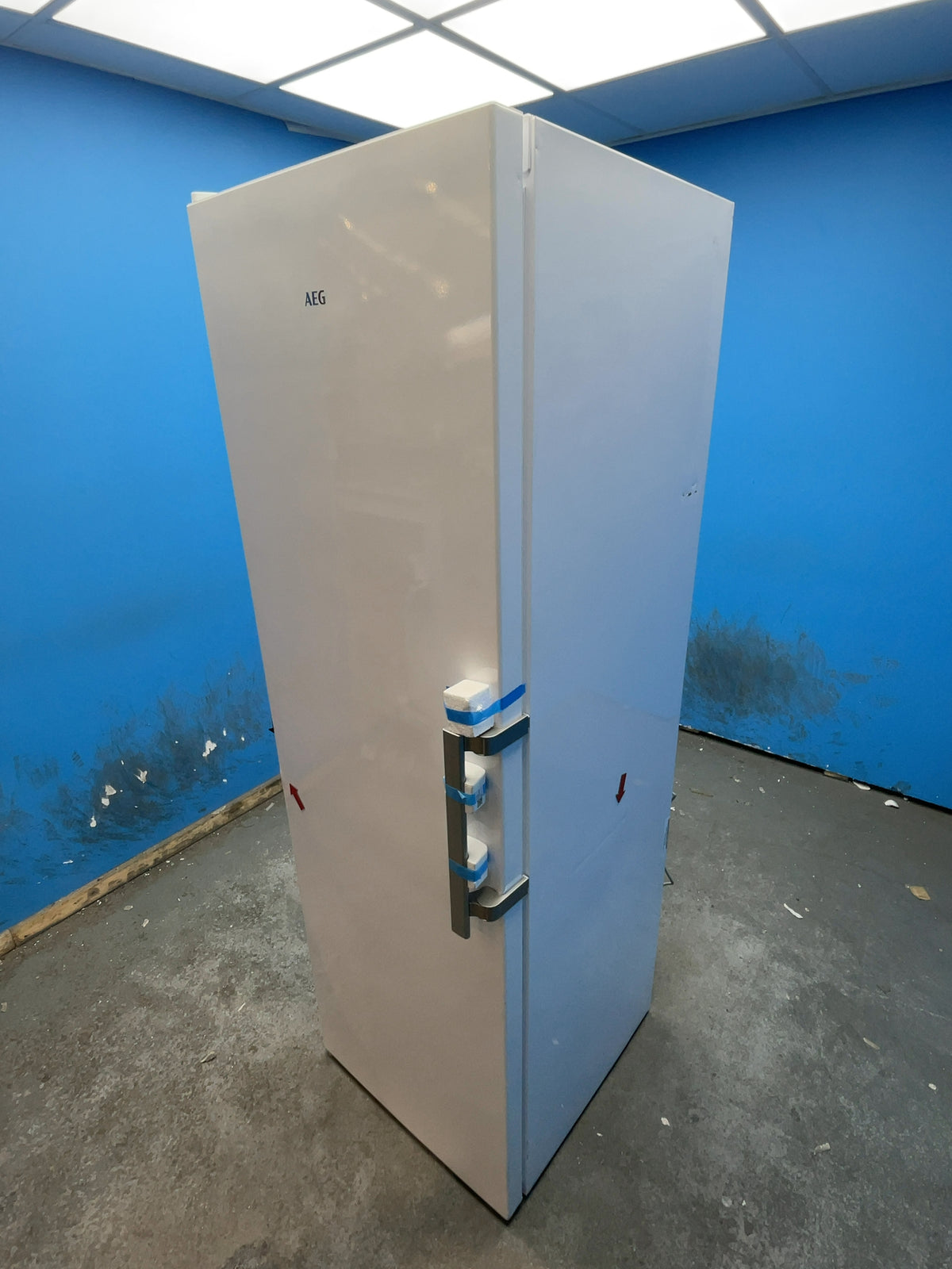 #GRC-166-118 - AEG 7000 Series 278L Upright Freezer – NoFrost MultiFlow, White